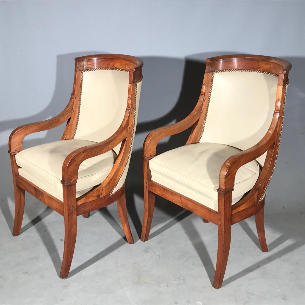 Early 19th Century French Empire Barrel Back Armchairs in Walnut with Leather 1