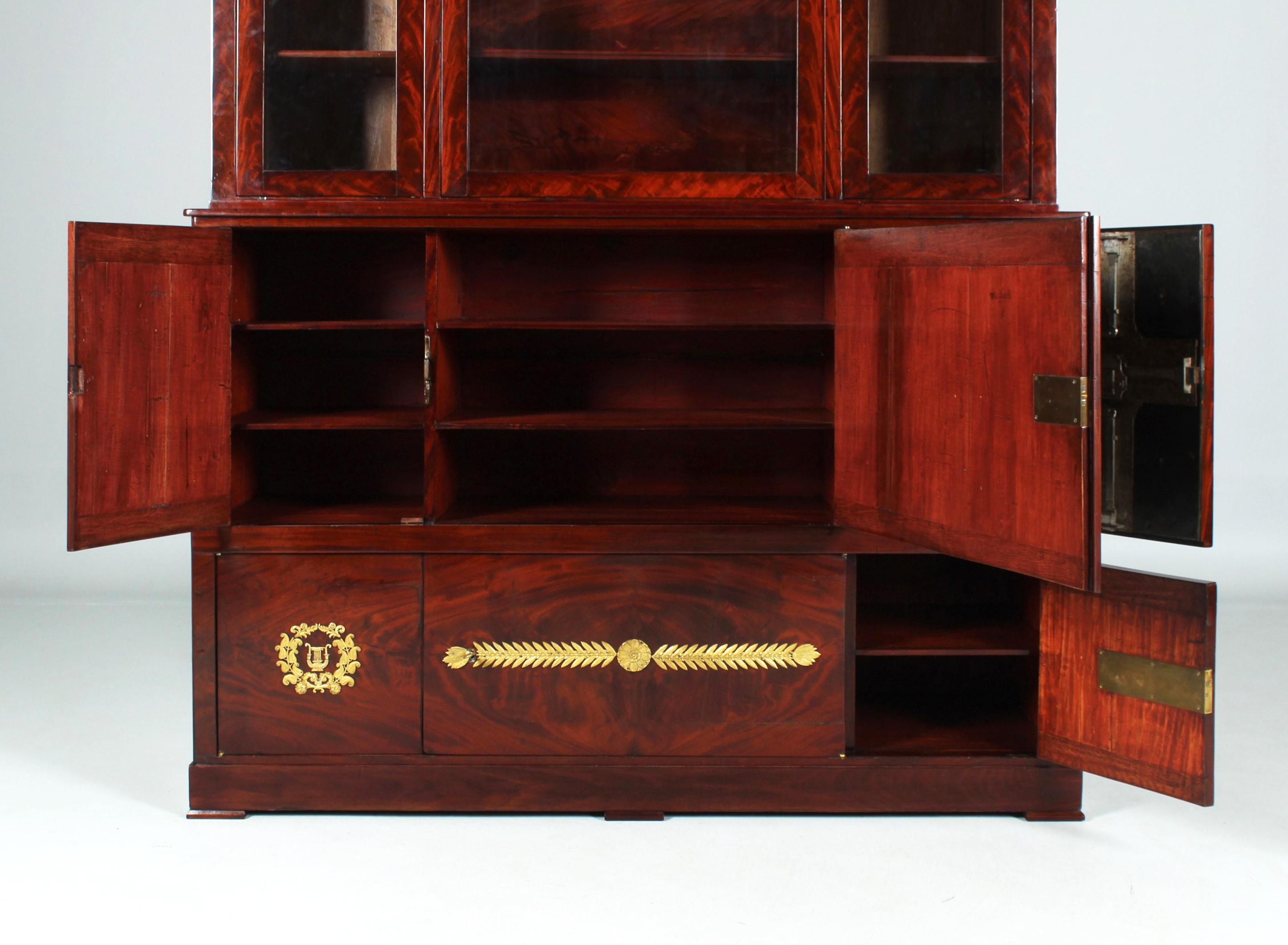 Early 19th Century French Empire Bookcase with Safe-Deposit-Box, Mahogany For Sale 4