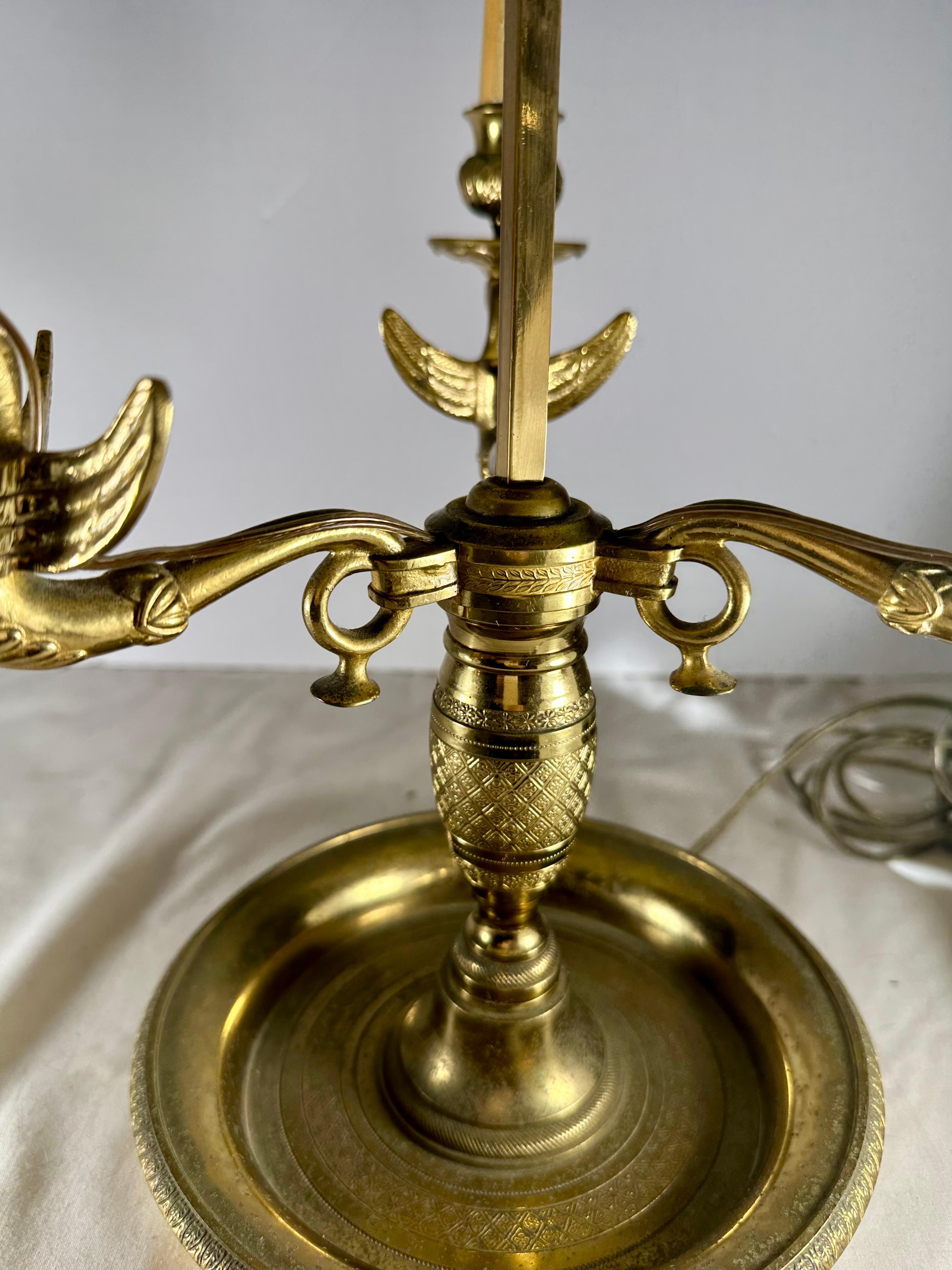 Lampe de table à trois lumières du début du 19e siècle, de style Empire français, en tôle verte. en vente 3