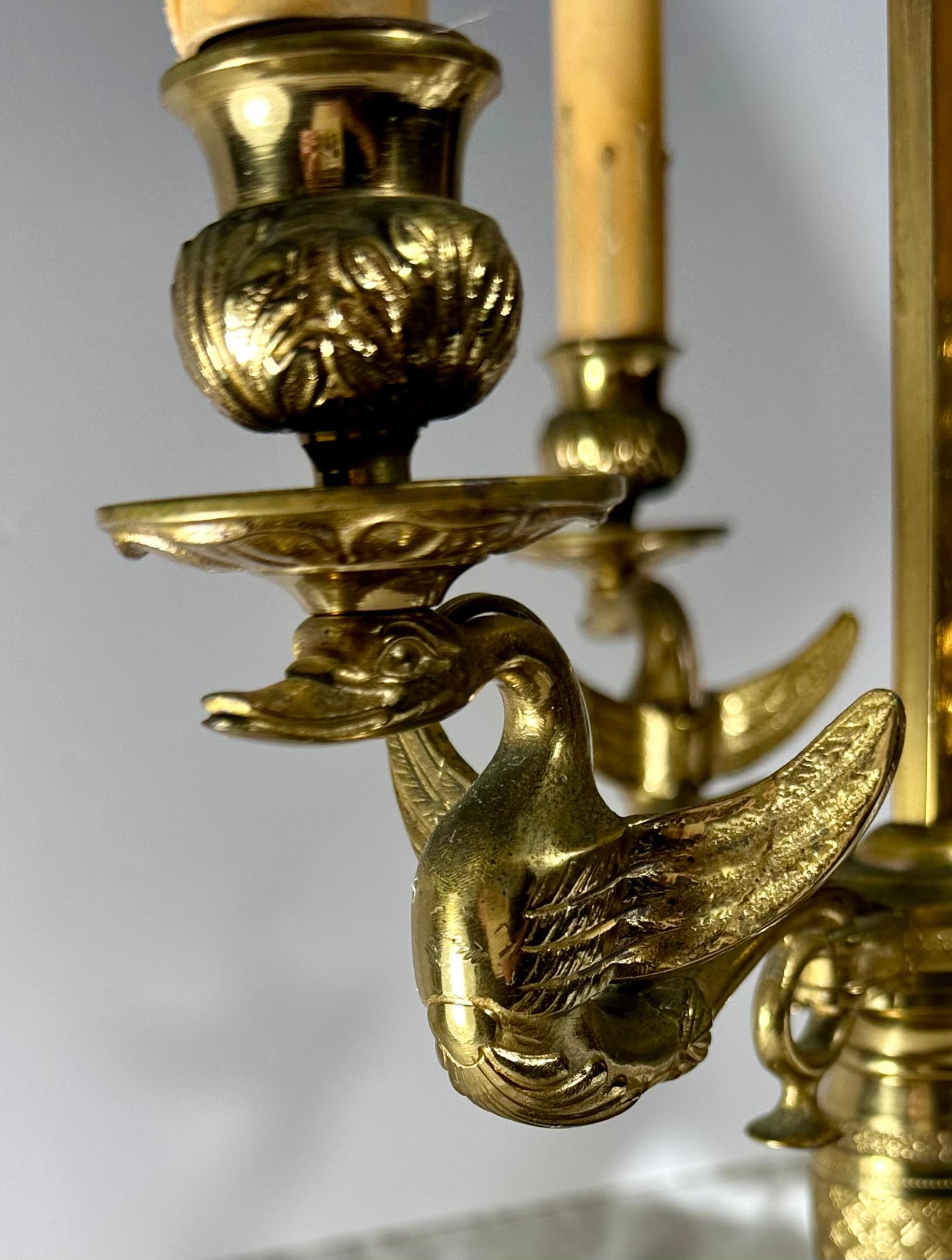 Lampe de table à trois lumières du début du 19e siècle, de style Empire français, en tôle verte. en vente 6