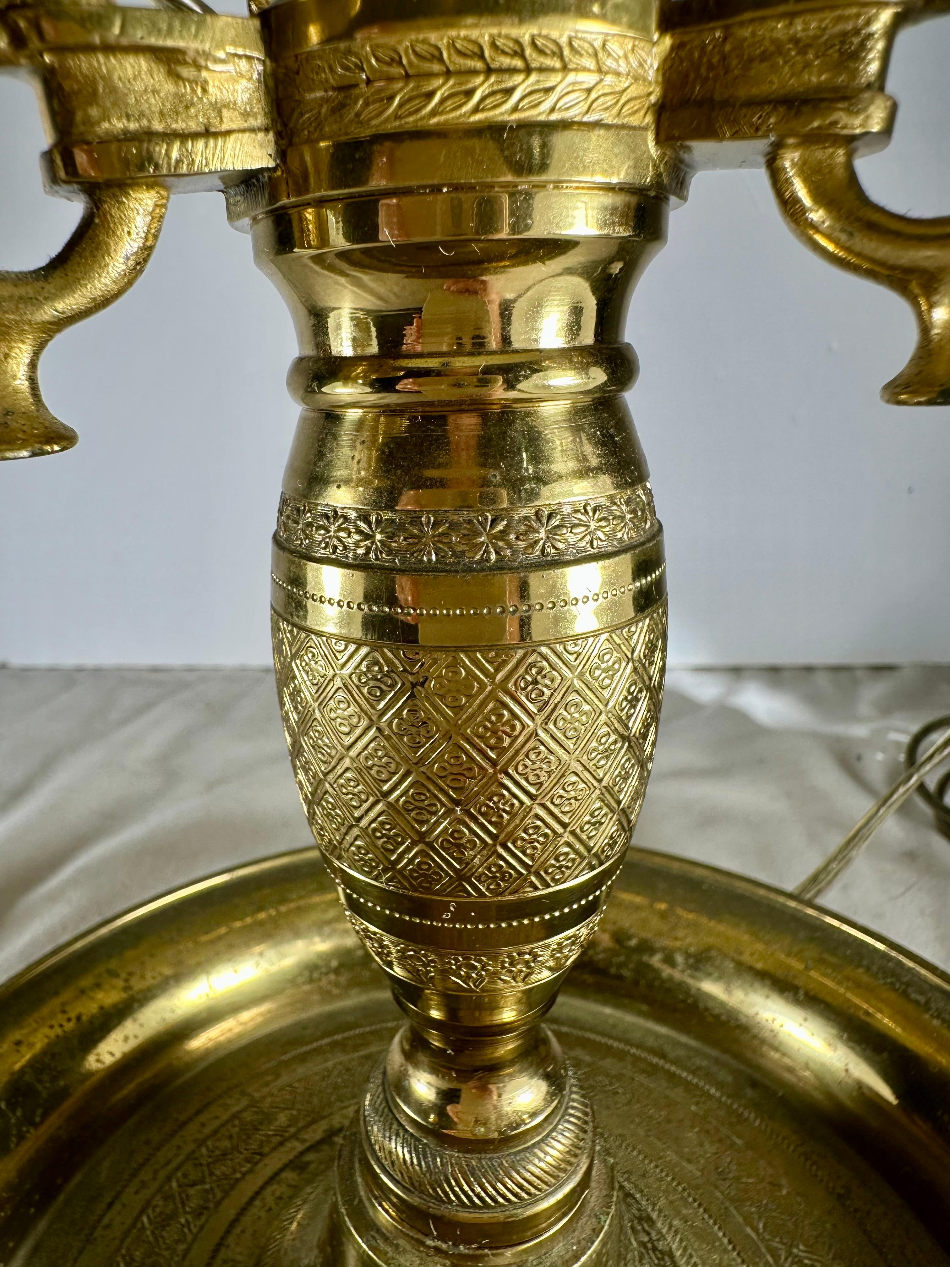 Lampe de table à trois lumières du début du 19e siècle, de style Empire français, en tôle verte. Bon état - En vente à Vero Beach, FL