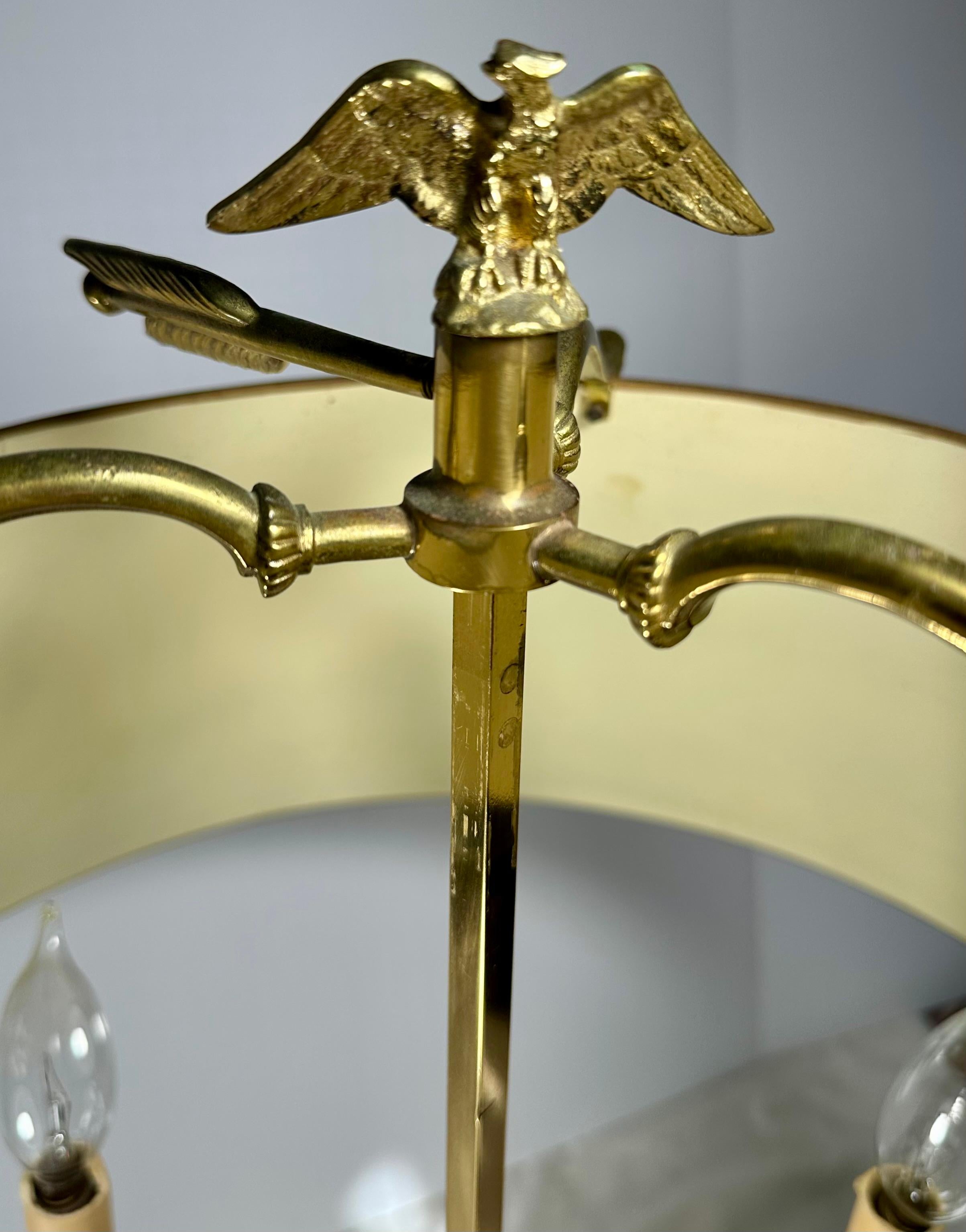 Métal Lampe de table à trois lumières du début du 19e siècle, de style Empire français, en tôle verte. en vente