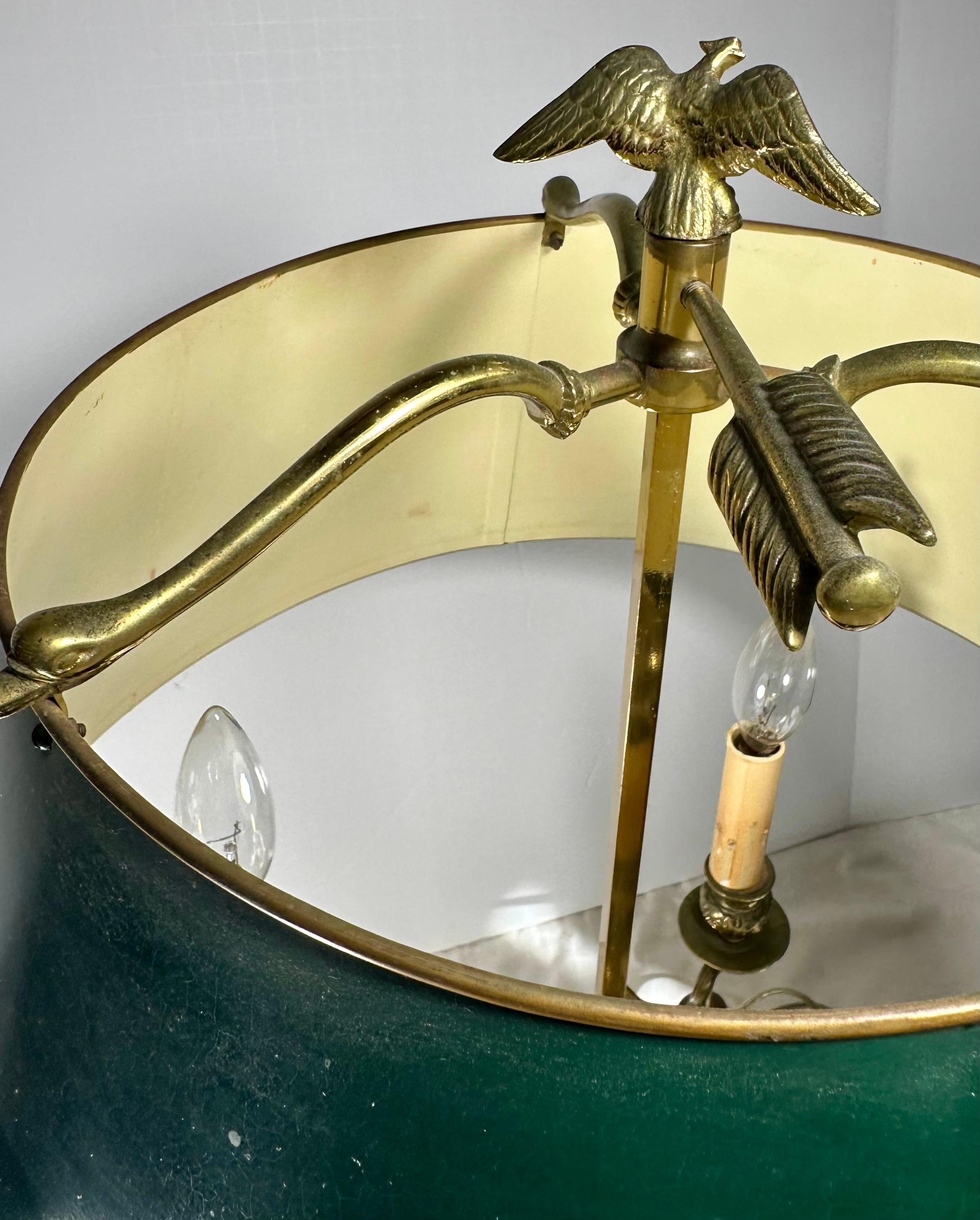 Lampe de table à trois lumières du début du 19e siècle, de style Empire français, en tôle verte. en vente 1