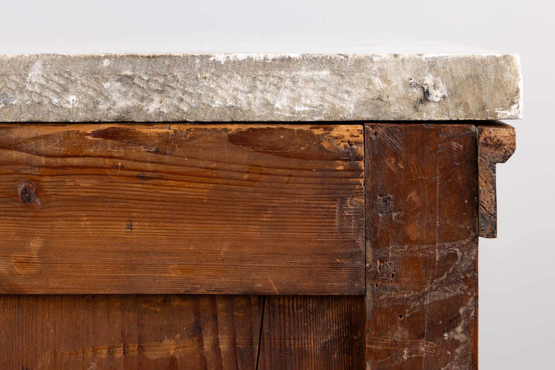 Early 19th Century French Empire Chest Of Drawers with Columns and Paw Feet For Sale 6