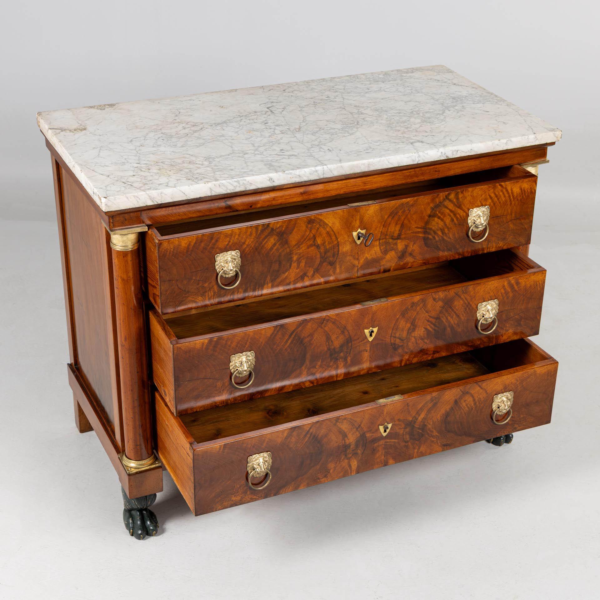 Early 19th Century French Empire Chest Of Drawers with Columns and Paw Feet For Sale 7