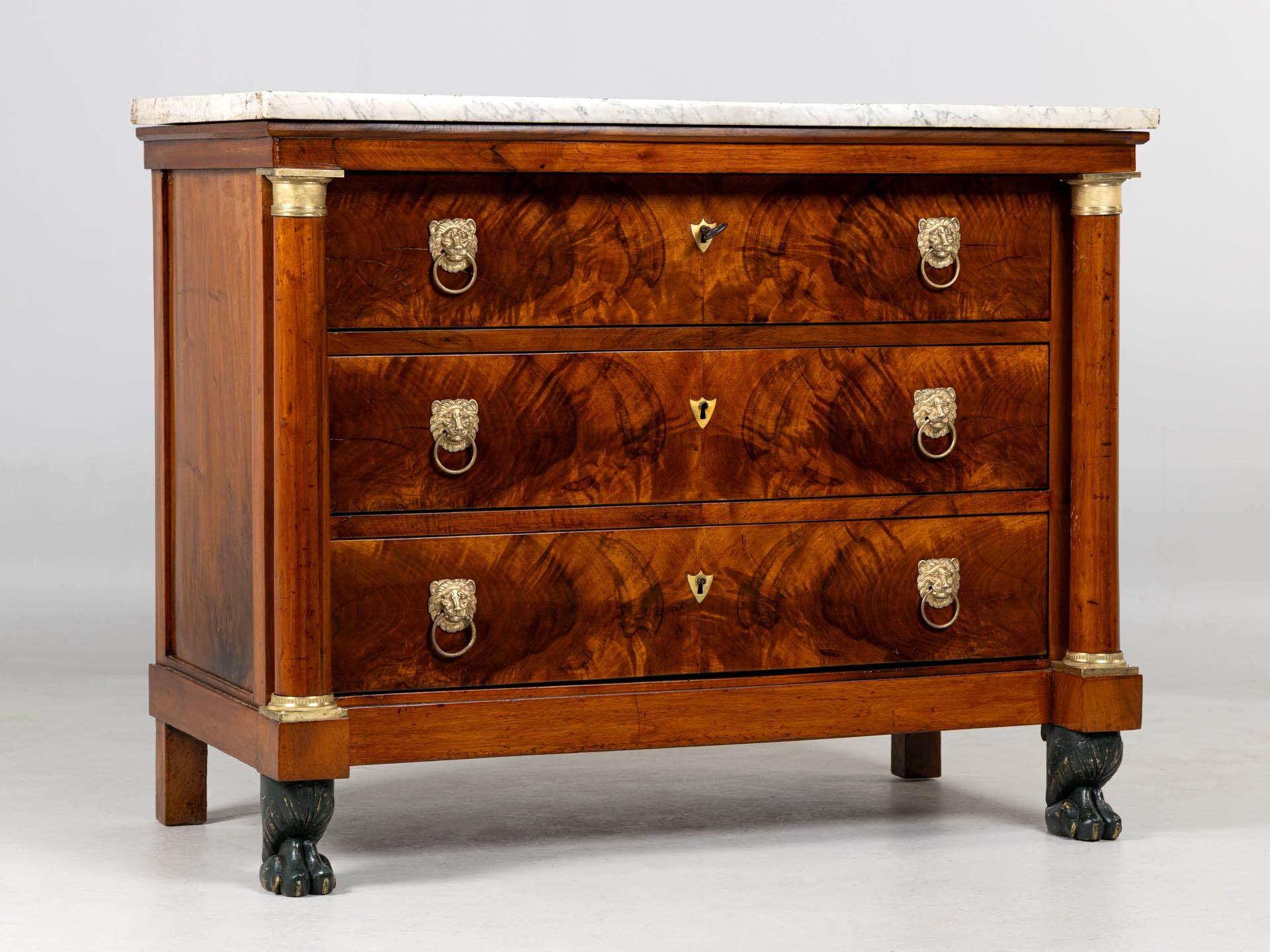Early 19th Century French Empire Chest Of Drawers with Columns and Paw Feet For Sale 11