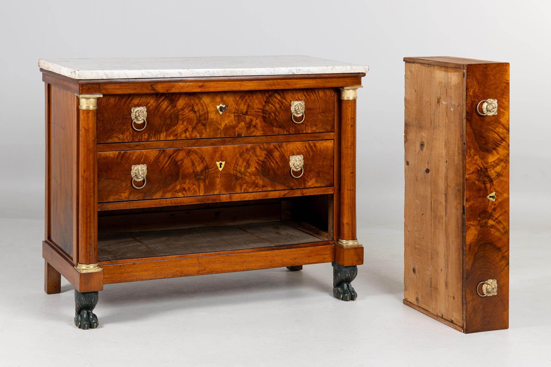 Early 19th Century French Empire Chest Of Drawers with Columns and Paw Feet For Sale 12