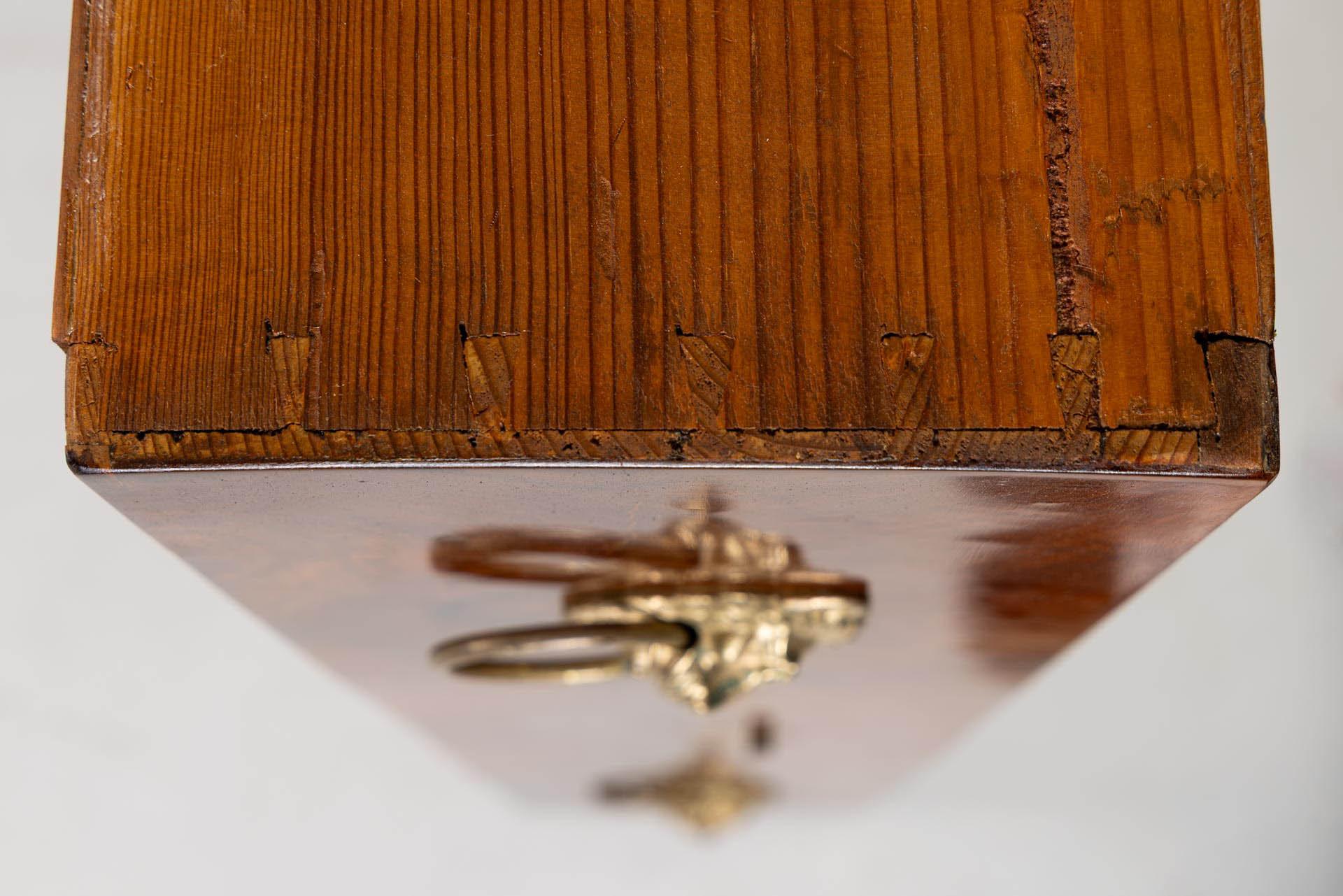 Early 19th Century French Empire Chest Of Drawers with Columns and Paw Feet For Sale 13