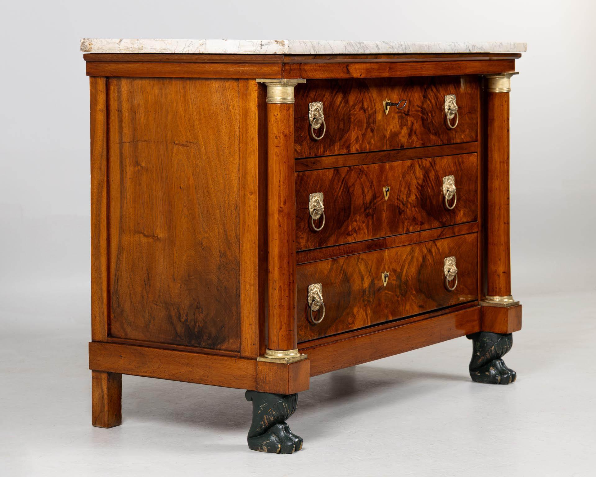 Early 19th Century French Empire Chest Of Drawers with Columns and Paw Feet In Good Condition For Sale In Greven, DE