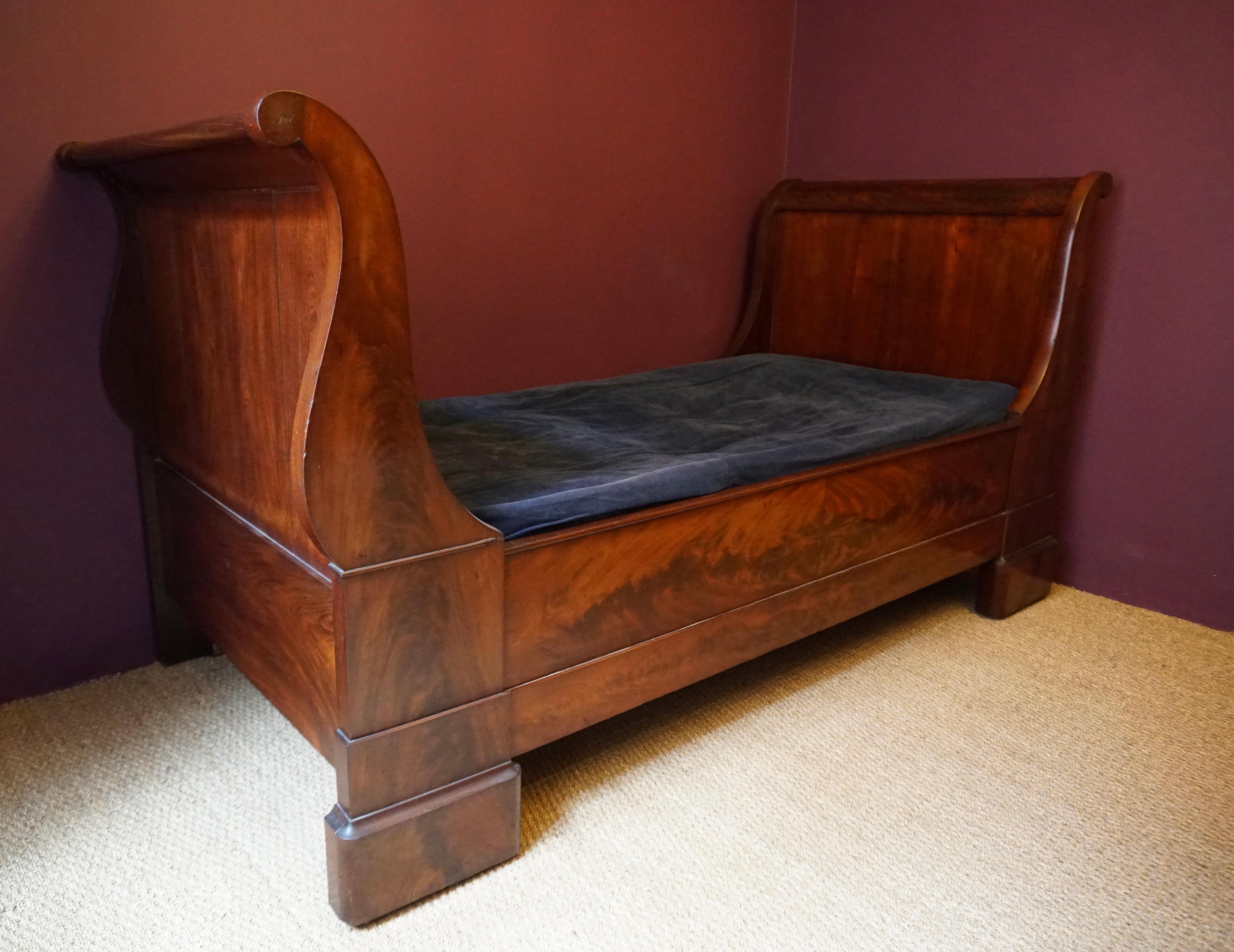 Early 19th Century French Empire Cleopatra Daybed 1