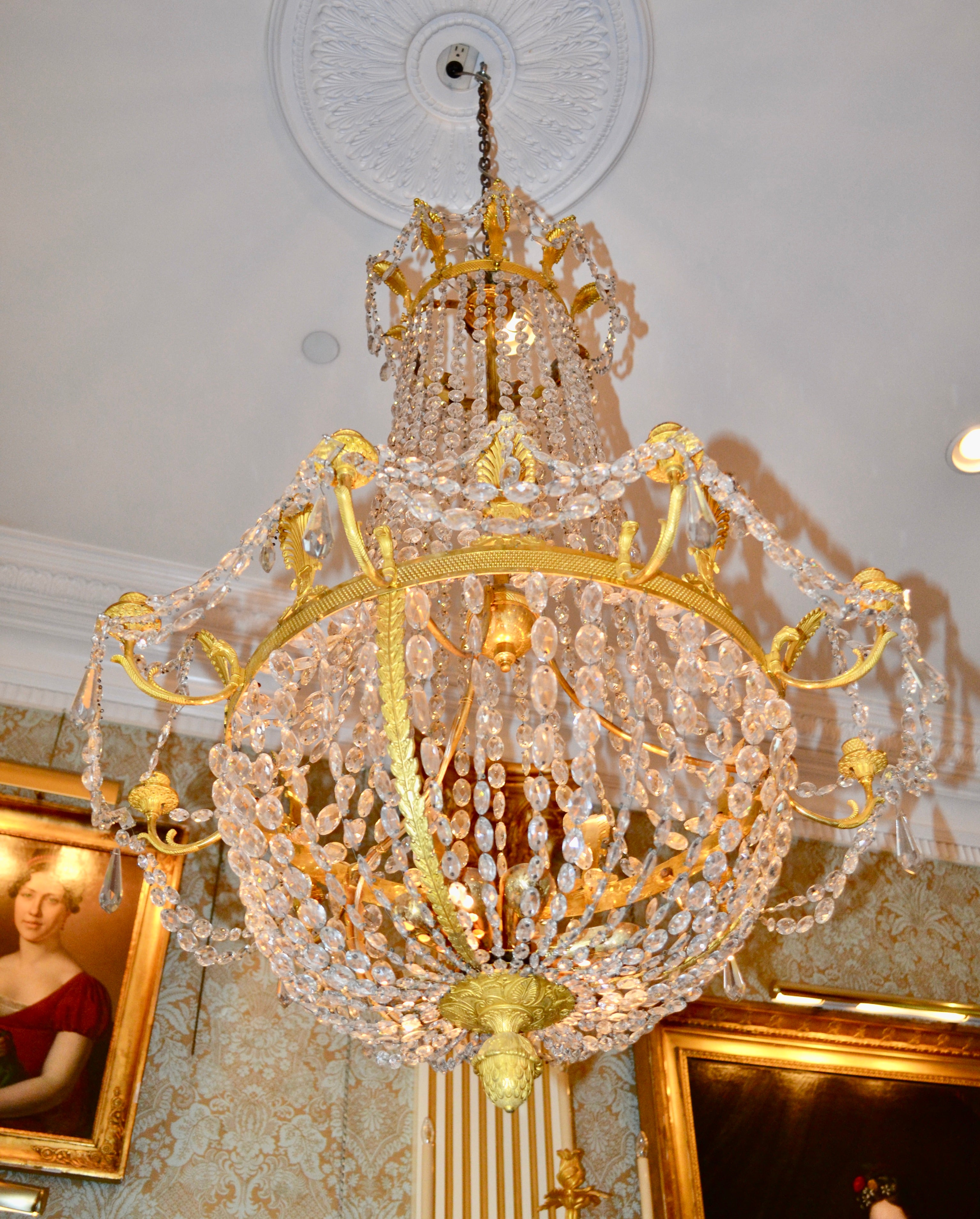 Early 19th Century, French Empire Gilded Bronze and Crystal Chandelier For Sale 2