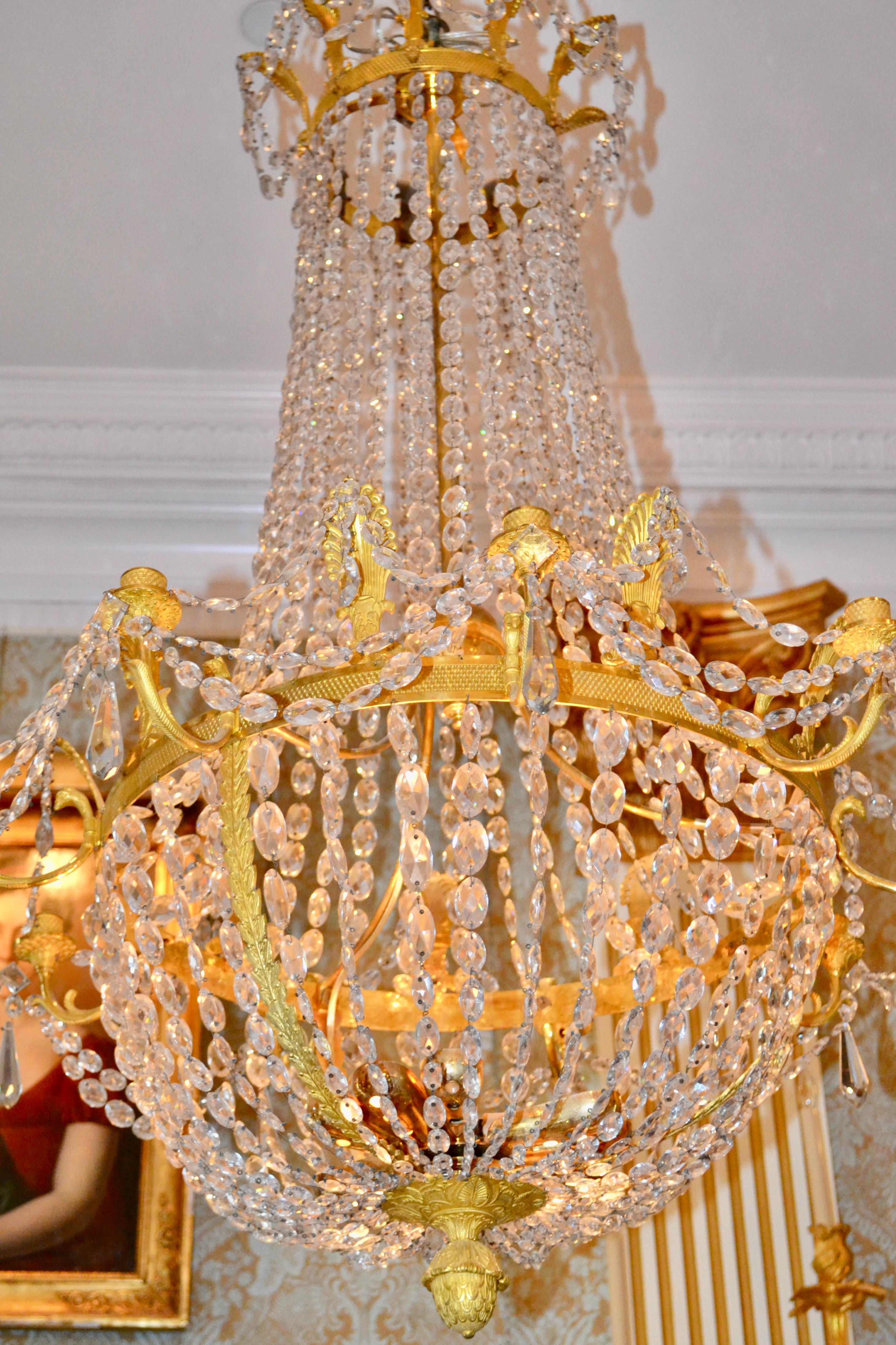 Early 19th Century, French Empire Gilded Bronze and Crystal Chandelier For Sale 3