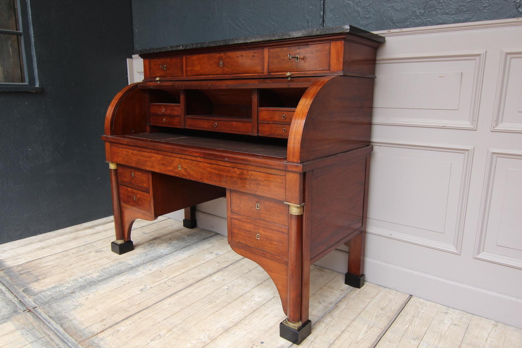 Early 19th Century French Empire Mahogany Cylinder Bureau Writing Desk In Good Condition In Dusseldorf, DE