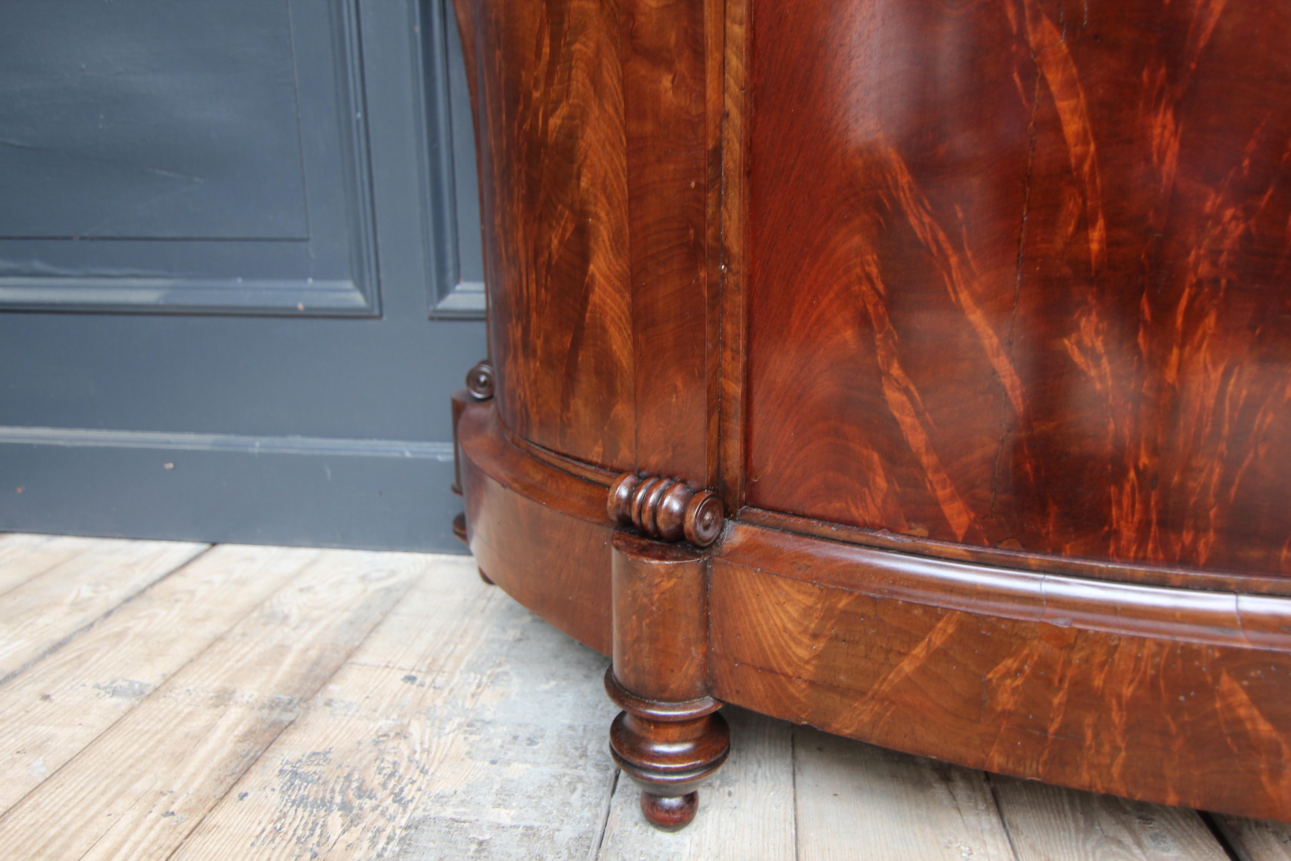 Early 19th Century French Empire Mahogany Demilune Cabinet For Sale 7