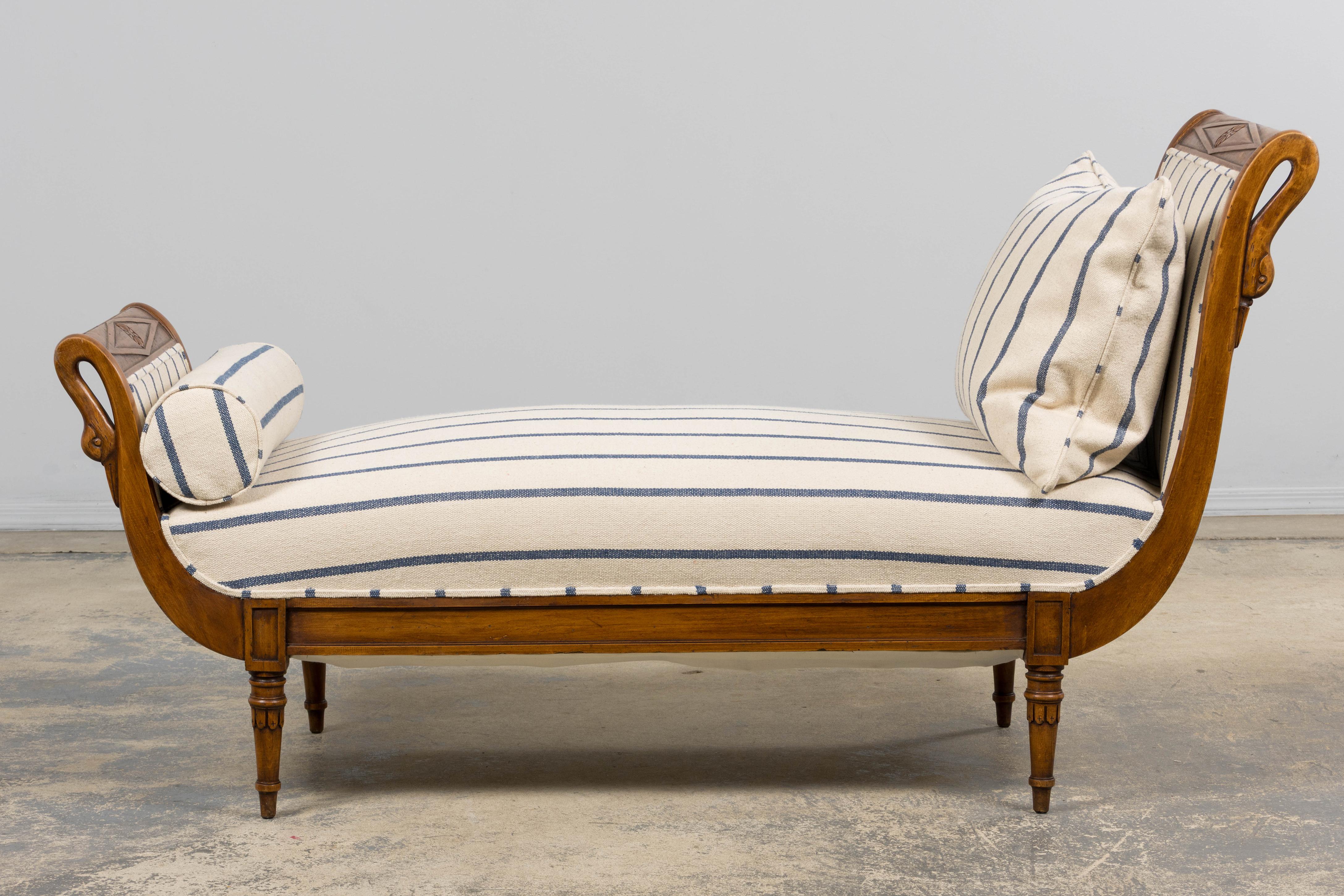 Frühes 19. Jahrhundert Französisch Empire Mahagoni Recamier in gestreiften Jacquard im Angebot 14