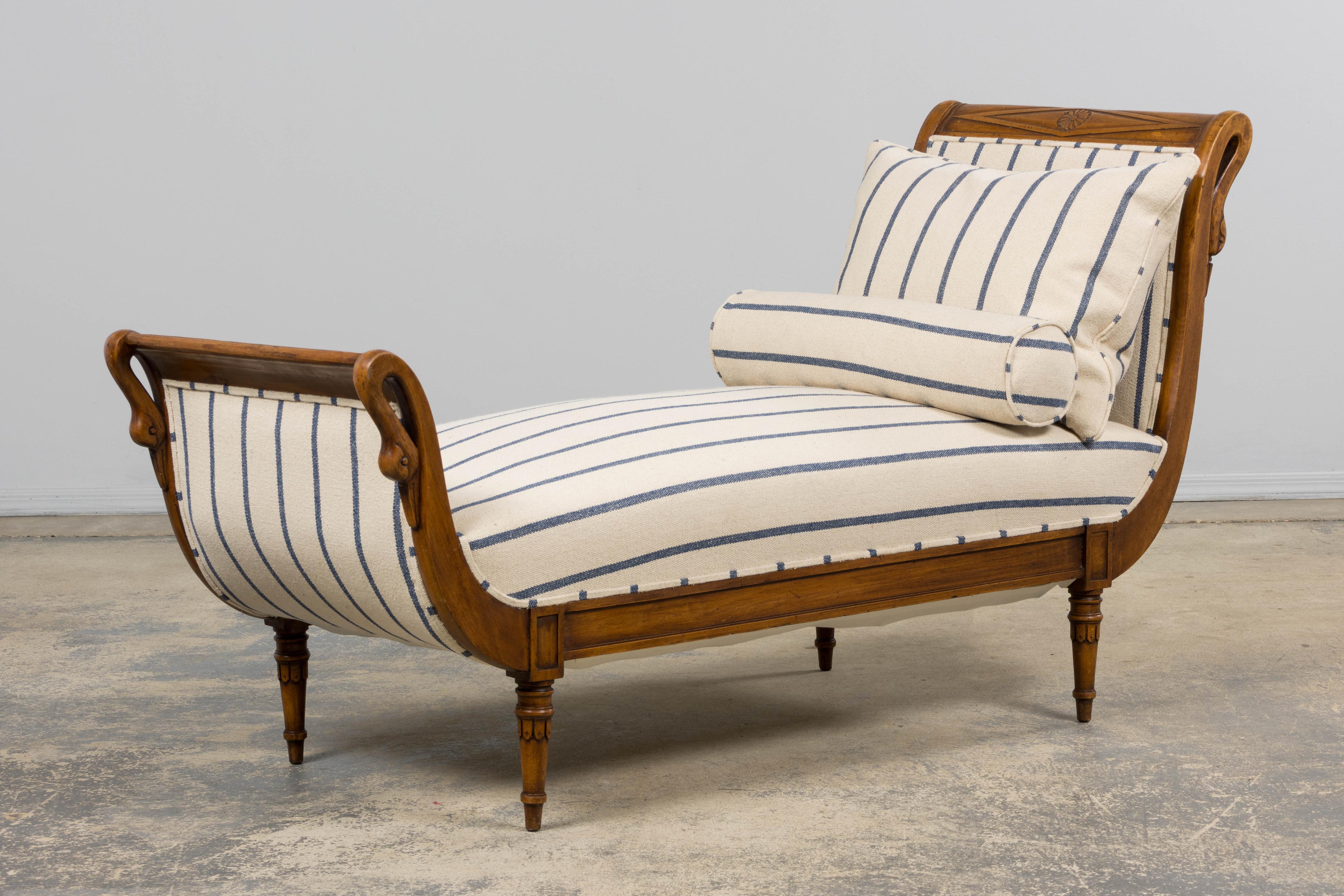 Frühes 19. Jahrhundert Französisch Empire Mahagoni Recamier in gestreiften Jacquard im Angebot 3