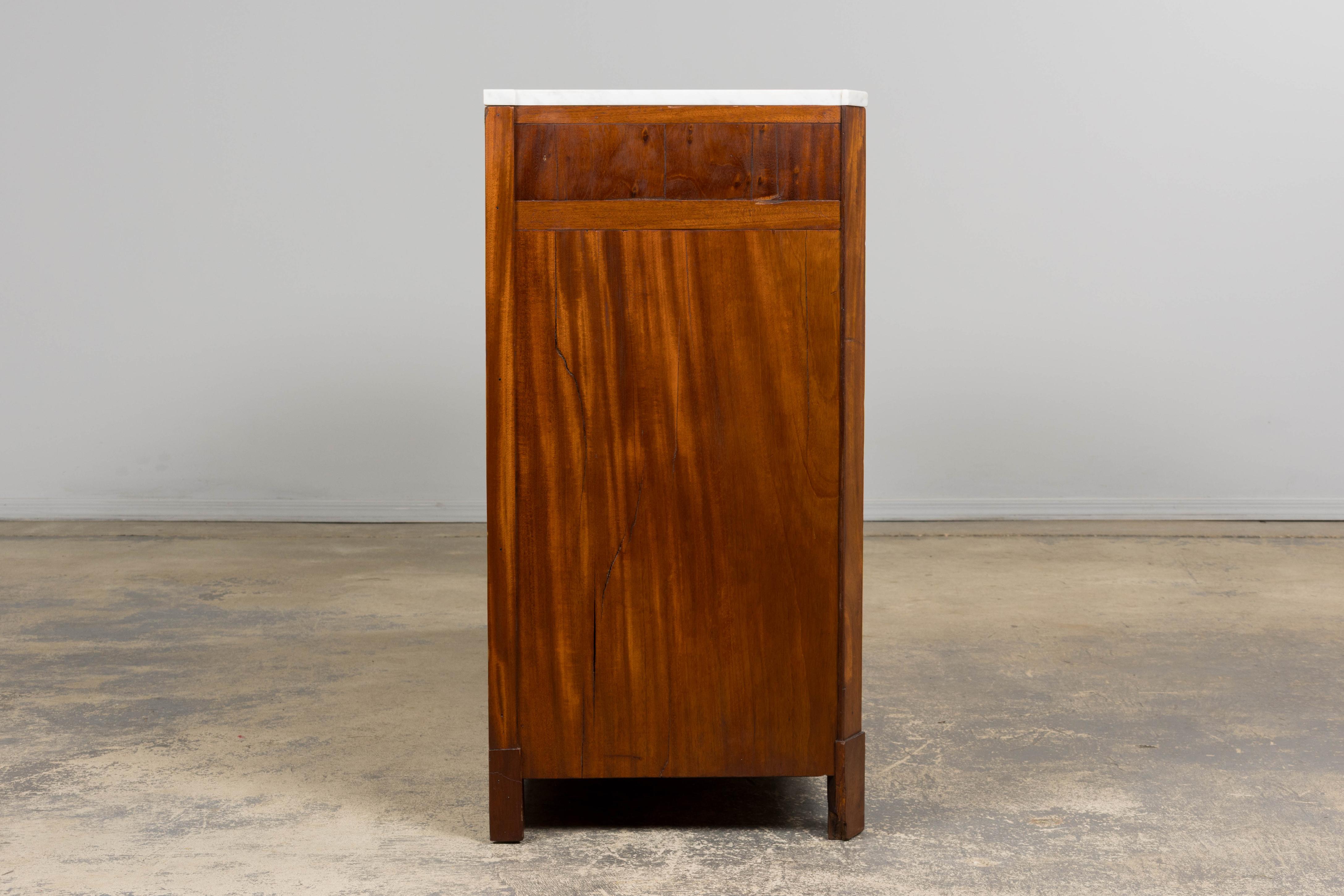 Credenza in mogano Impero francese dei primi del XIX secolo con marmo di Carrara in vendita 6