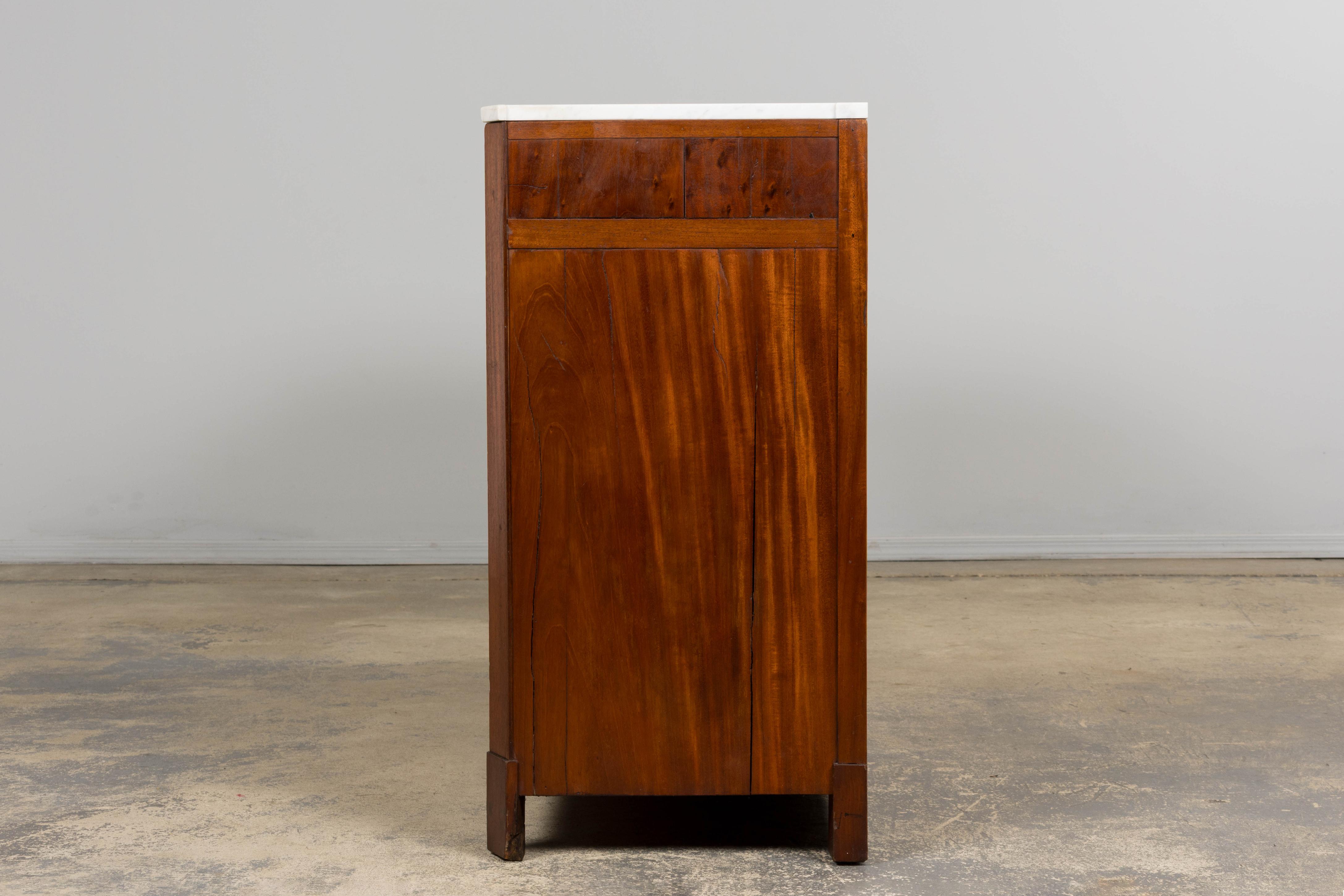 Credenza in mogano Impero francese dei primi del XIX secolo con marmo di Carrara in vendita 8