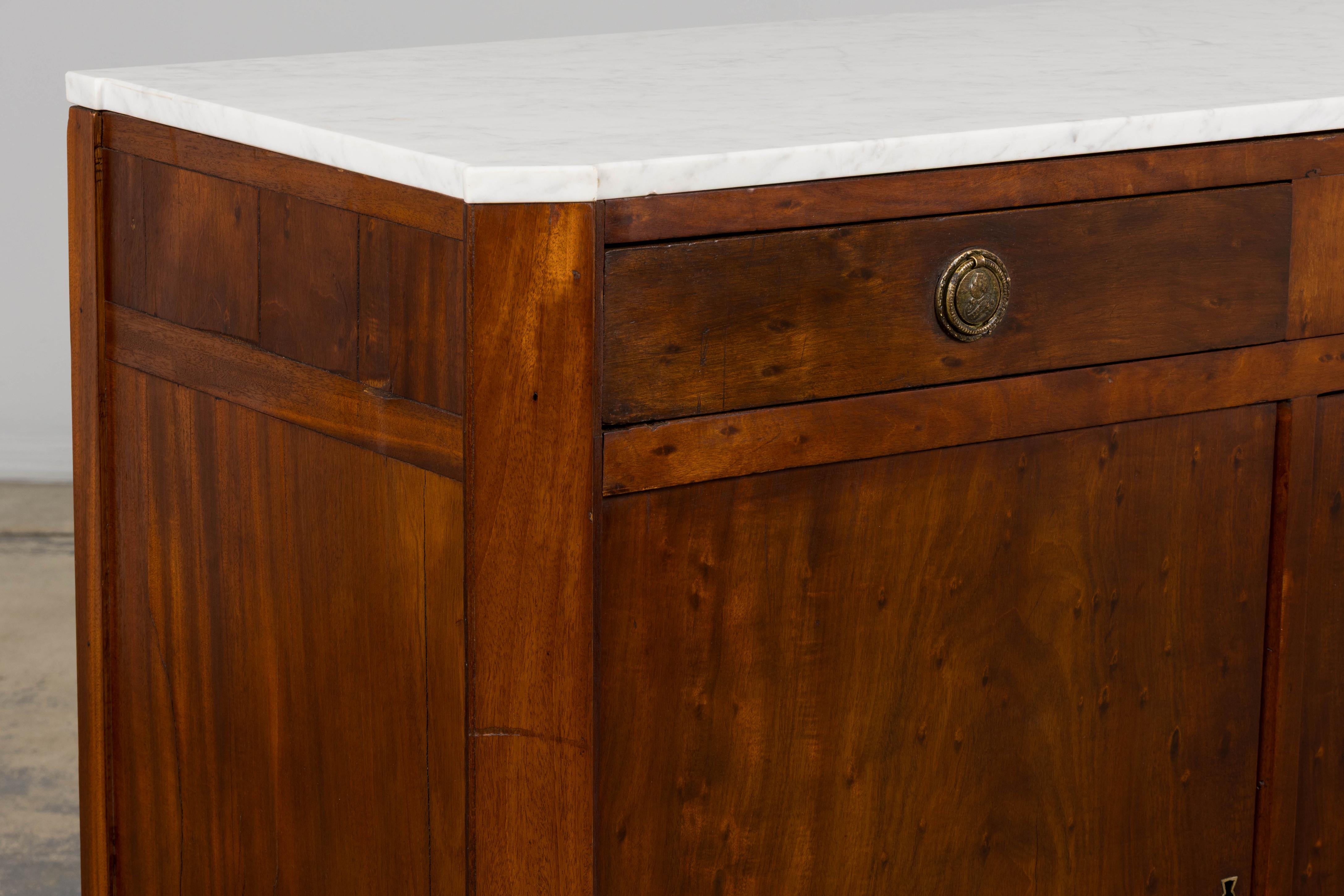 Credenza in mogano Impero francese dei primi del XIX secolo con marmo di Carrara in vendita 2