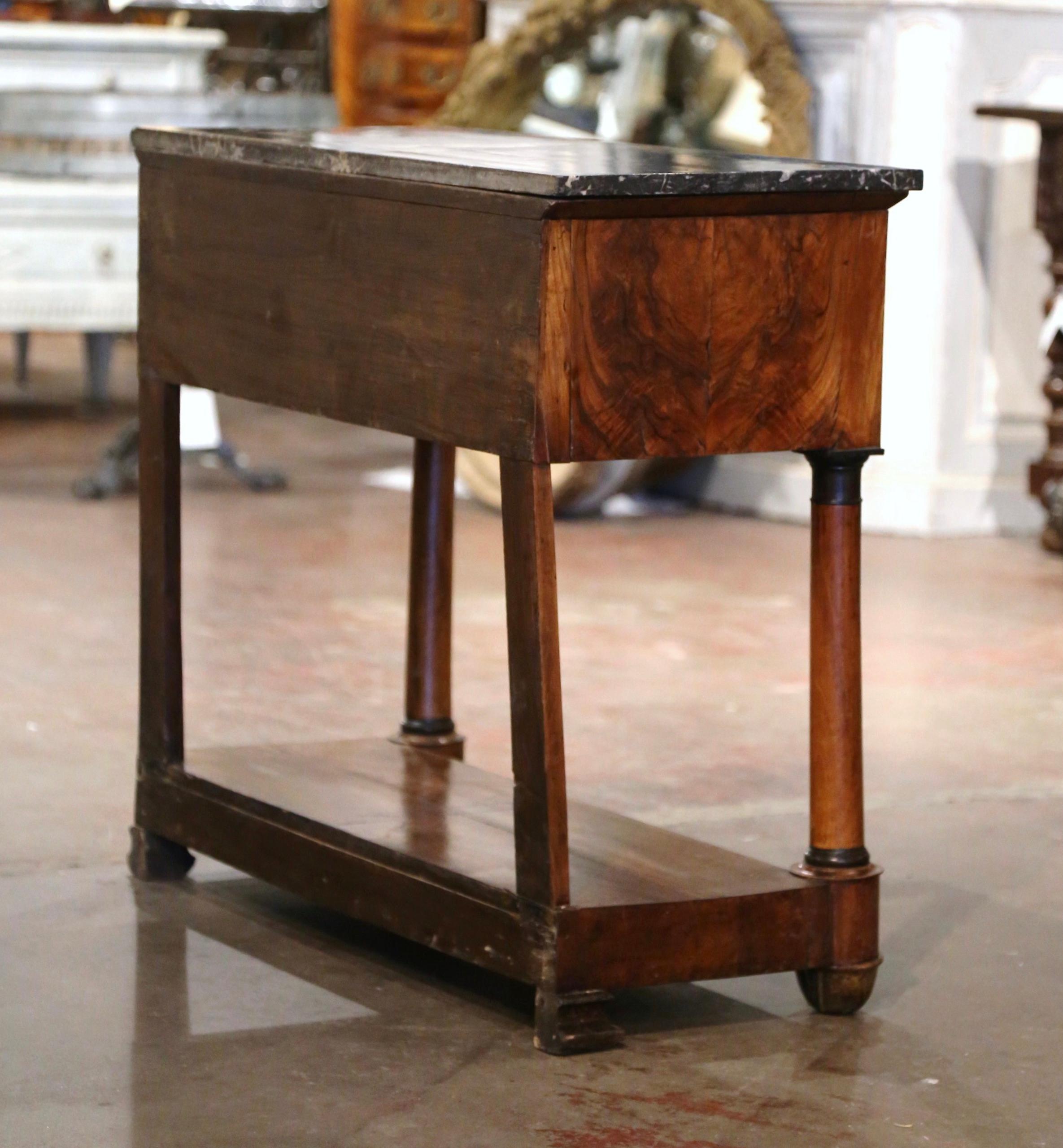 Table console en acajou sculpté à plateau de marbre Empire français du début du 19e siècle en vente 8