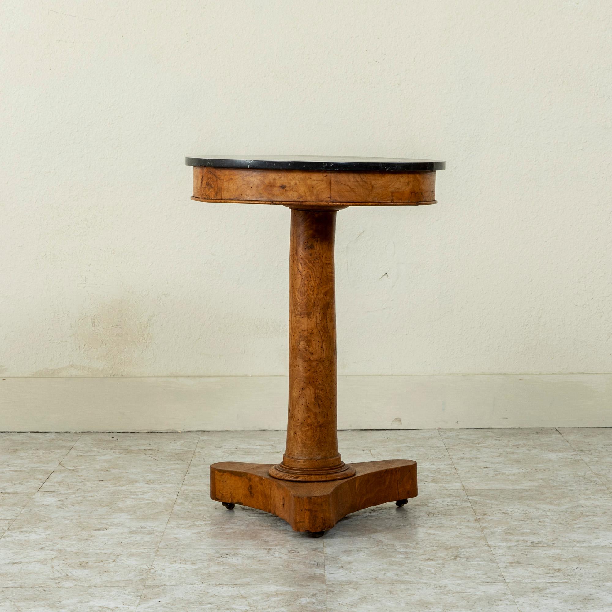 Early 19th Century French Empire Period Burl Walnut Gueridon or Pedestal Table In Good Condition In Fayetteville, AR