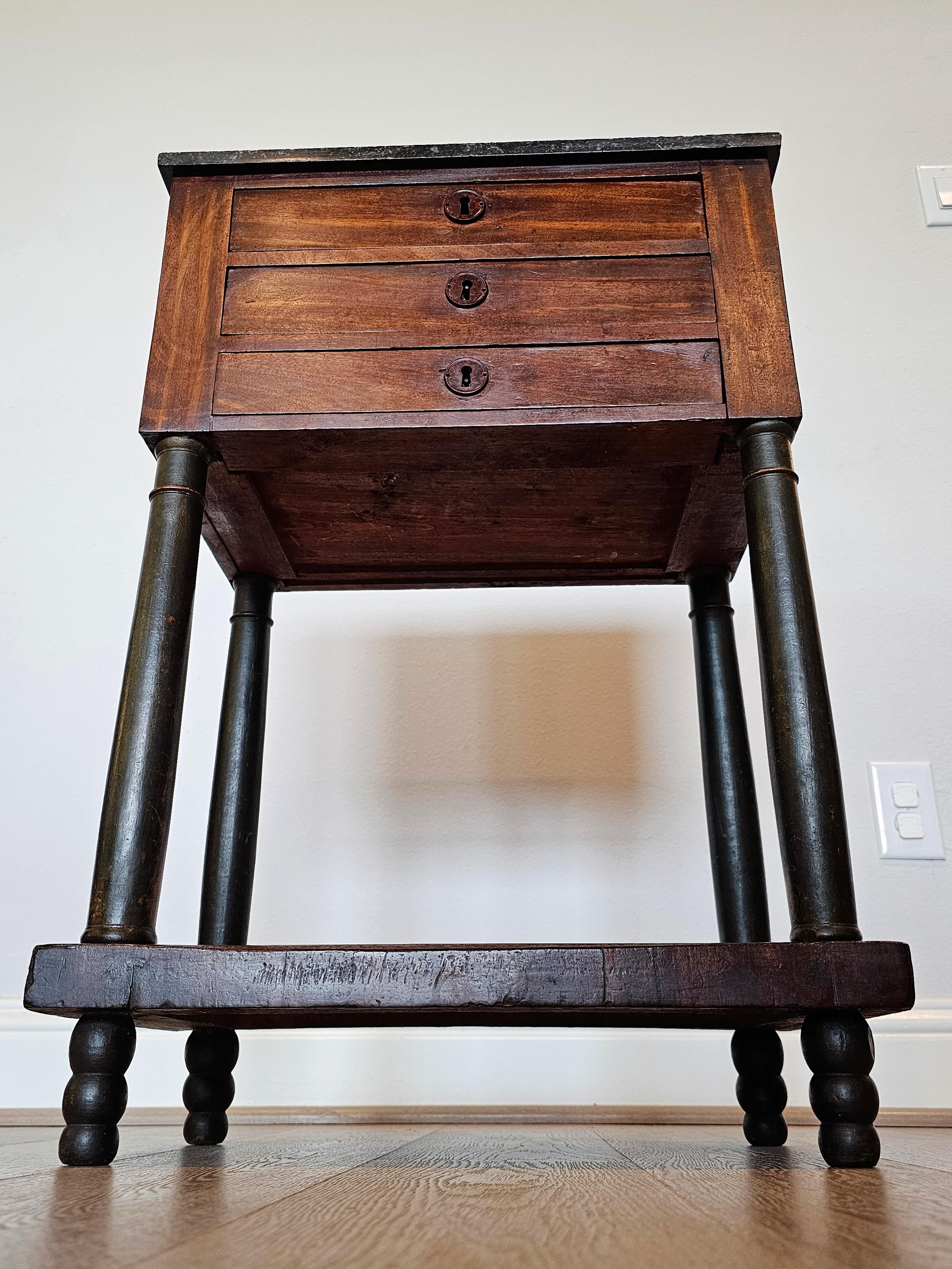 Early 19th Century French Empire Period Mahogany Nightstand End Table For Sale 5