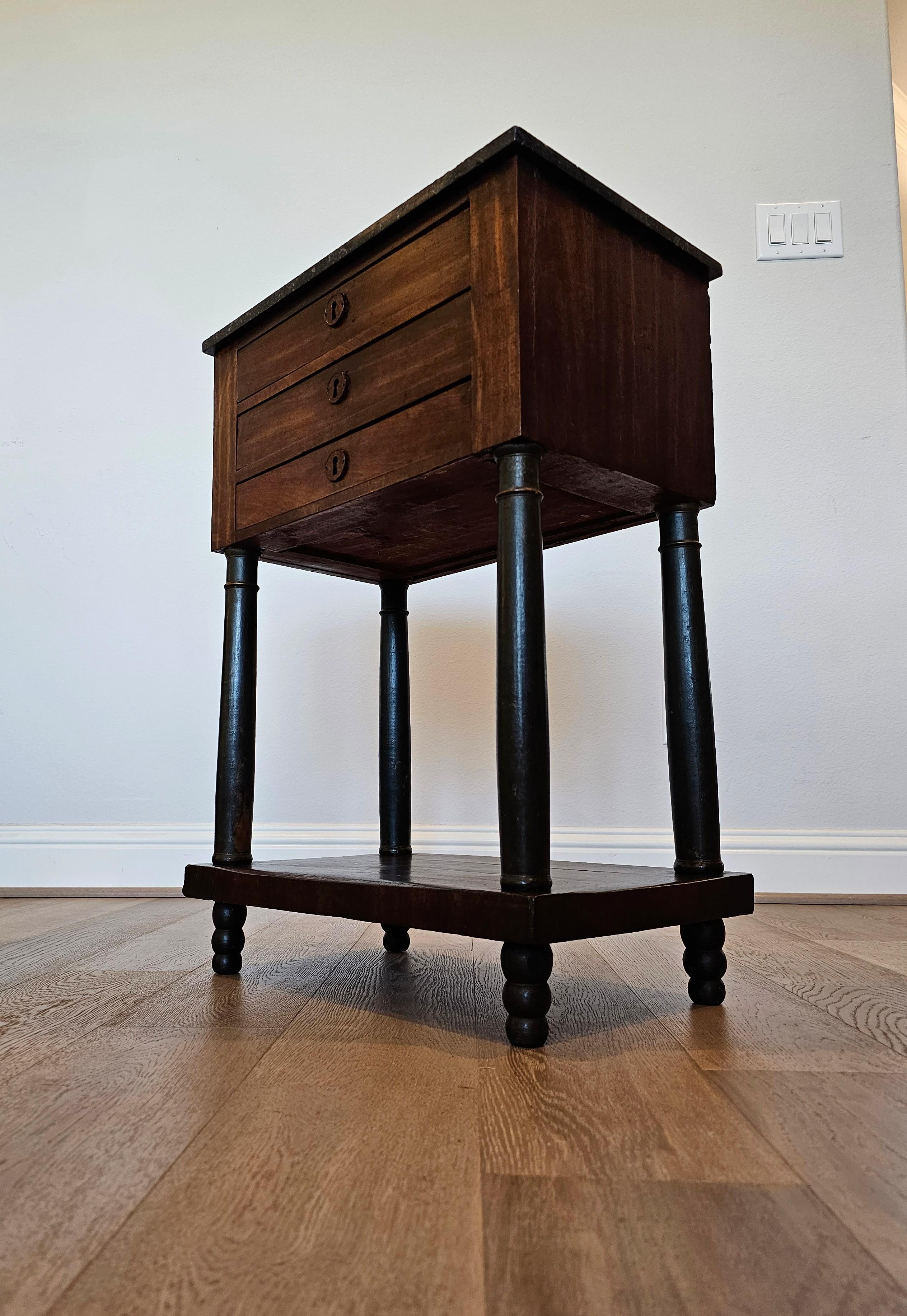 Early 19th Century French Empire Period Mahogany Nightstand End Table For Sale 6