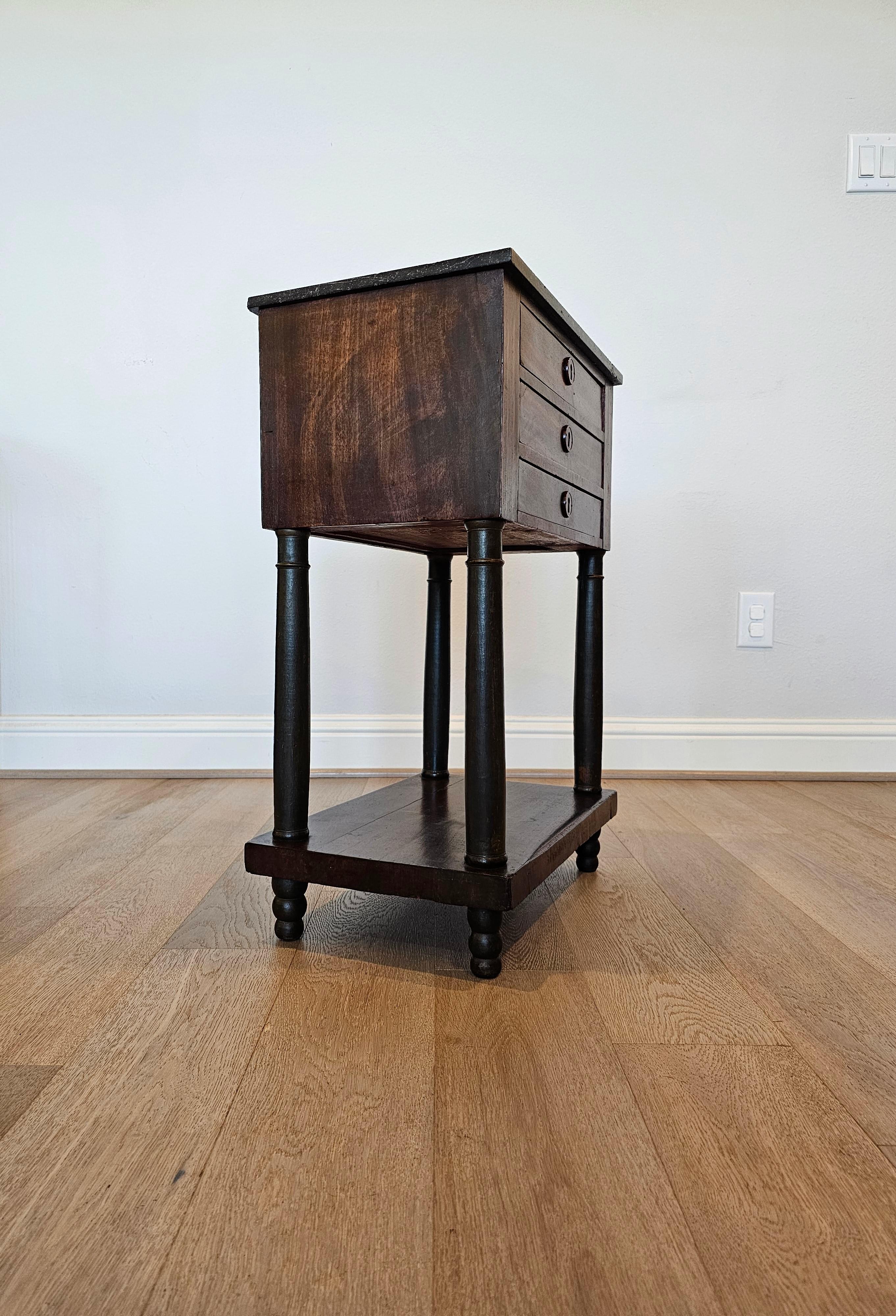 Early 19th Century French Empire Period Mahogany Nightstand End Table For Sale 7