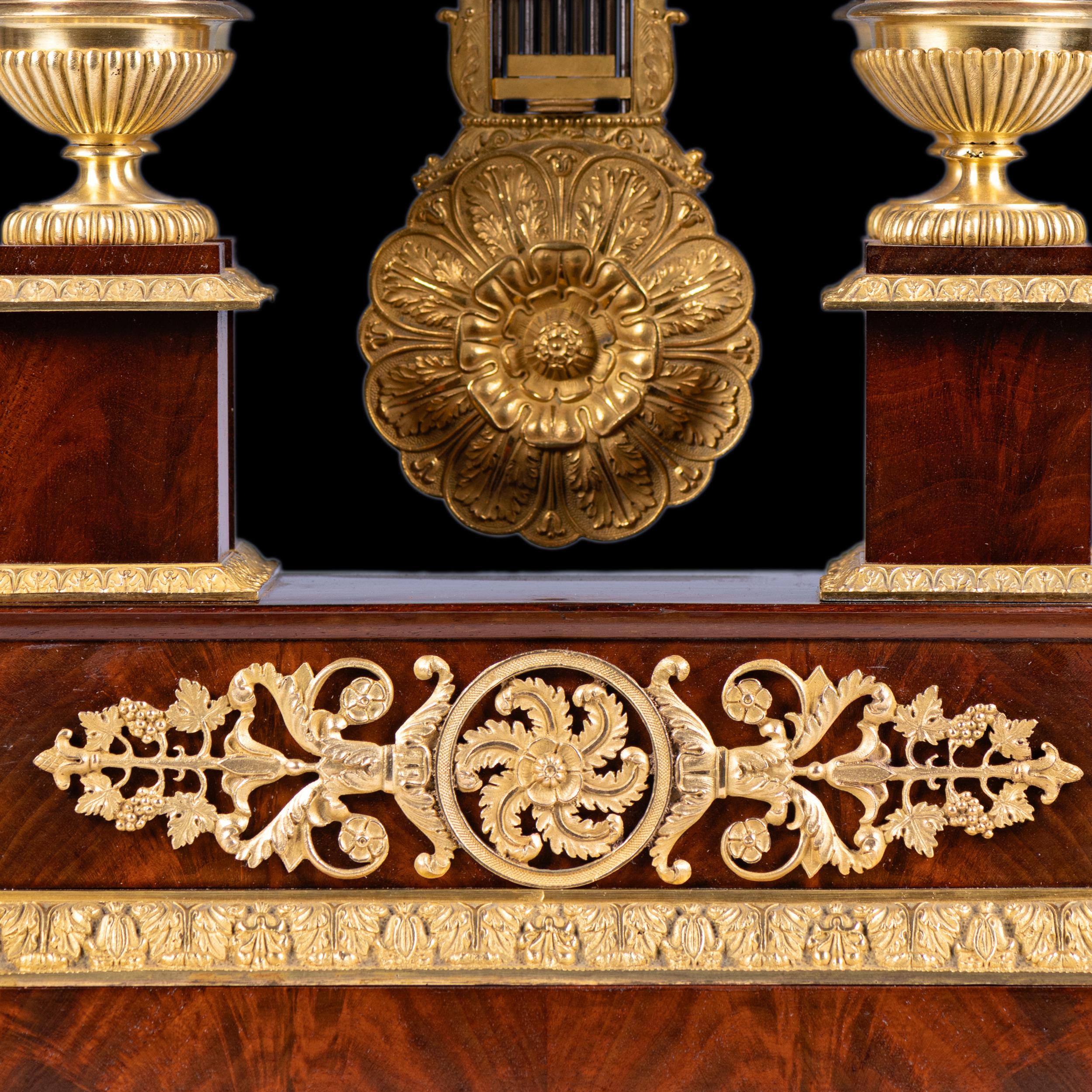 XIXe siècle Horloge à portique d'époque Empire français du début du 19e siècle en vente