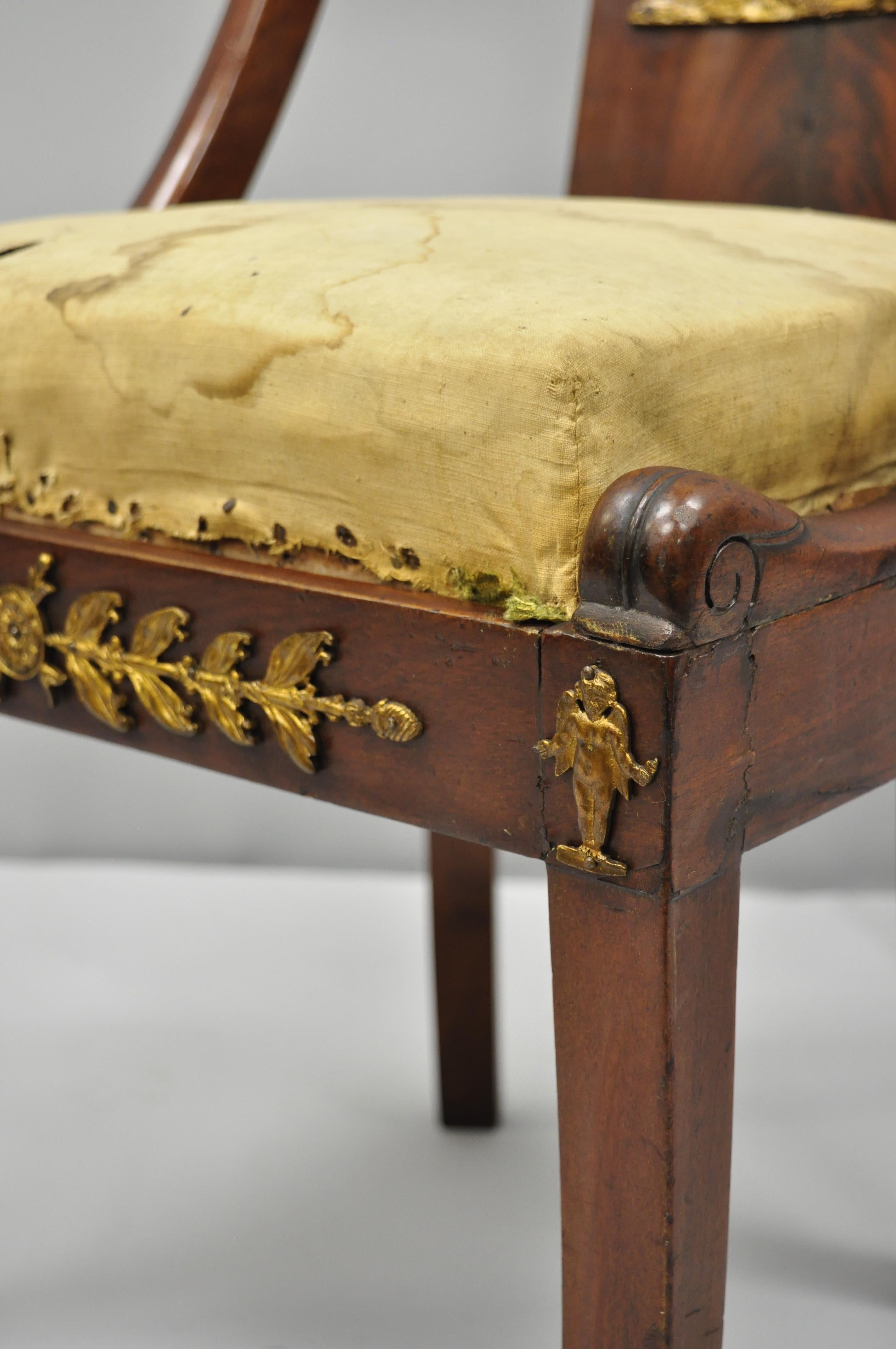 Französischer Empire-Regency-Beistellstuhl aus Mahagoni mit Bronze-Goldbronze aus dem frühen 19. Jahrhundert im Angebot 10