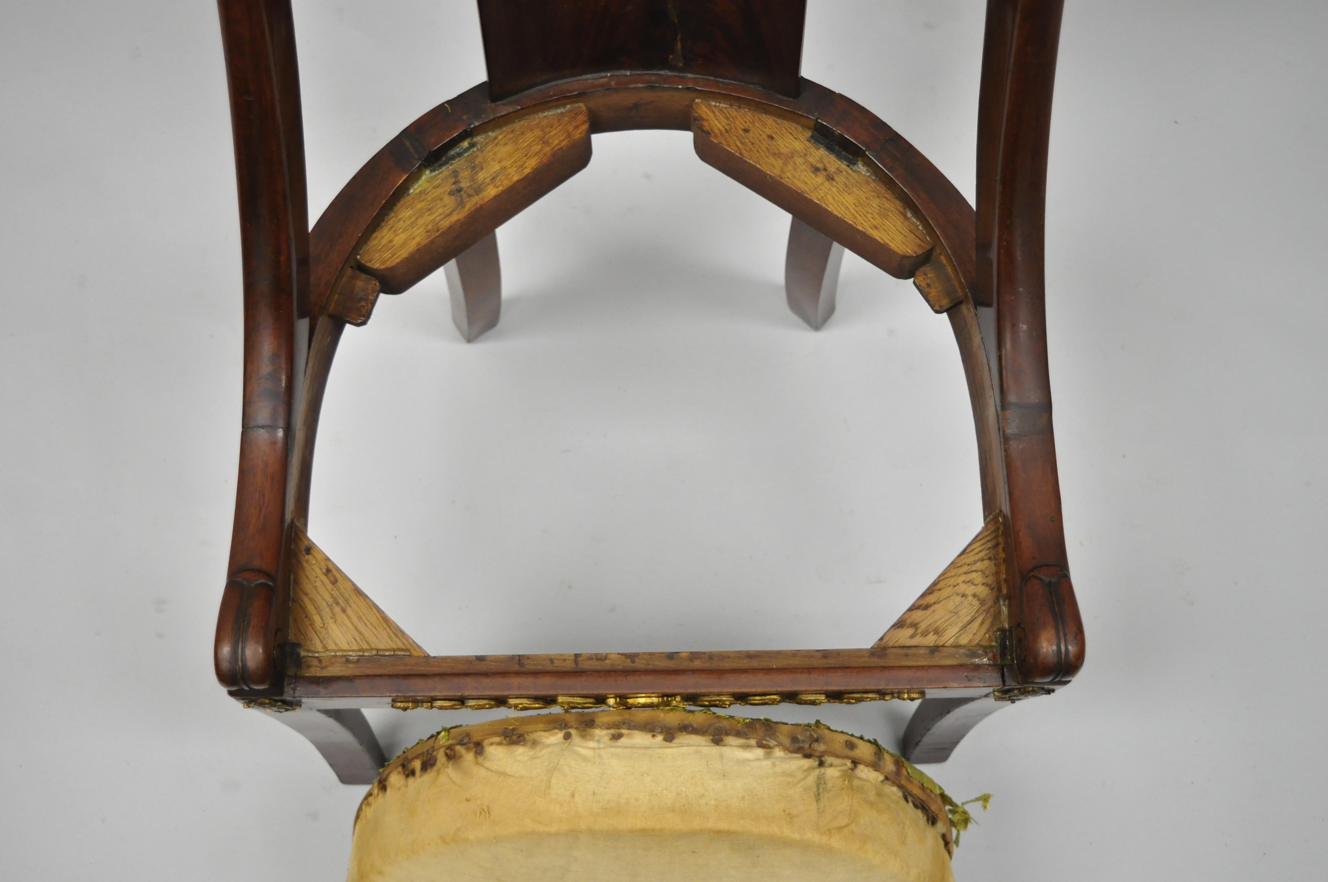 Französischer Empire-Regency-Beistellstuhl aus Mahagoni mit Bronze-Goldbronze aus dem frühen 19. Jahrhundert im Angebot 13