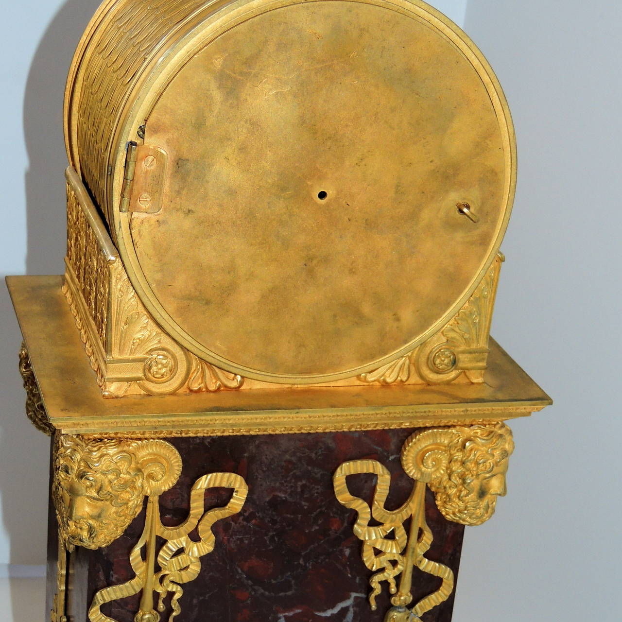 Early 19th Century French Empire, Rouge Marble Dore Bronze Mounted Figural Clock For Sale 5