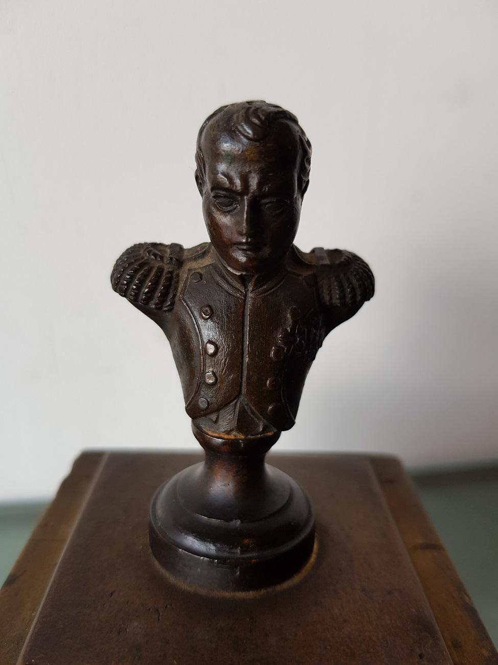 Antique French Empire bronze table bell with Bust of Napoleon Bonaparte, early 19th century.

The measurements are:
Depth 8 cm/ 3.1 inch.
Width 8 cm/ 3.1 inch.
Height 14.5 cm/ 5.7 inch.