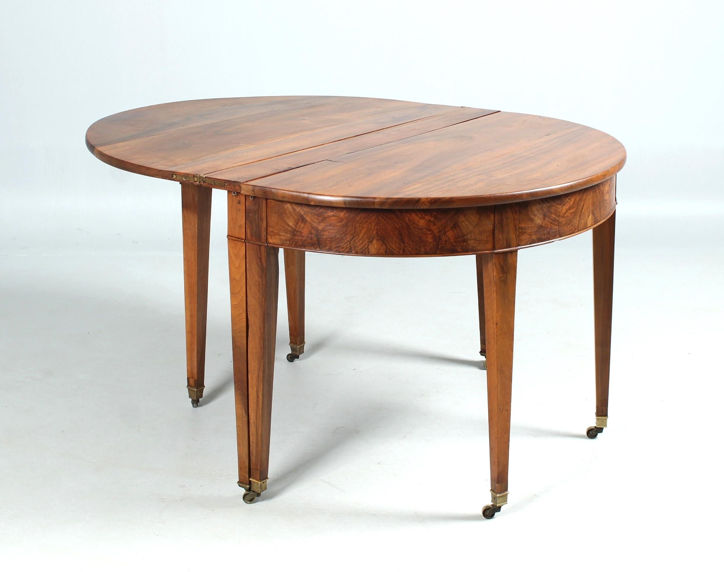 Early 19th Century French Extendable Dining Table, Demi Lune, Walnut In Good Condition In Greven, DE