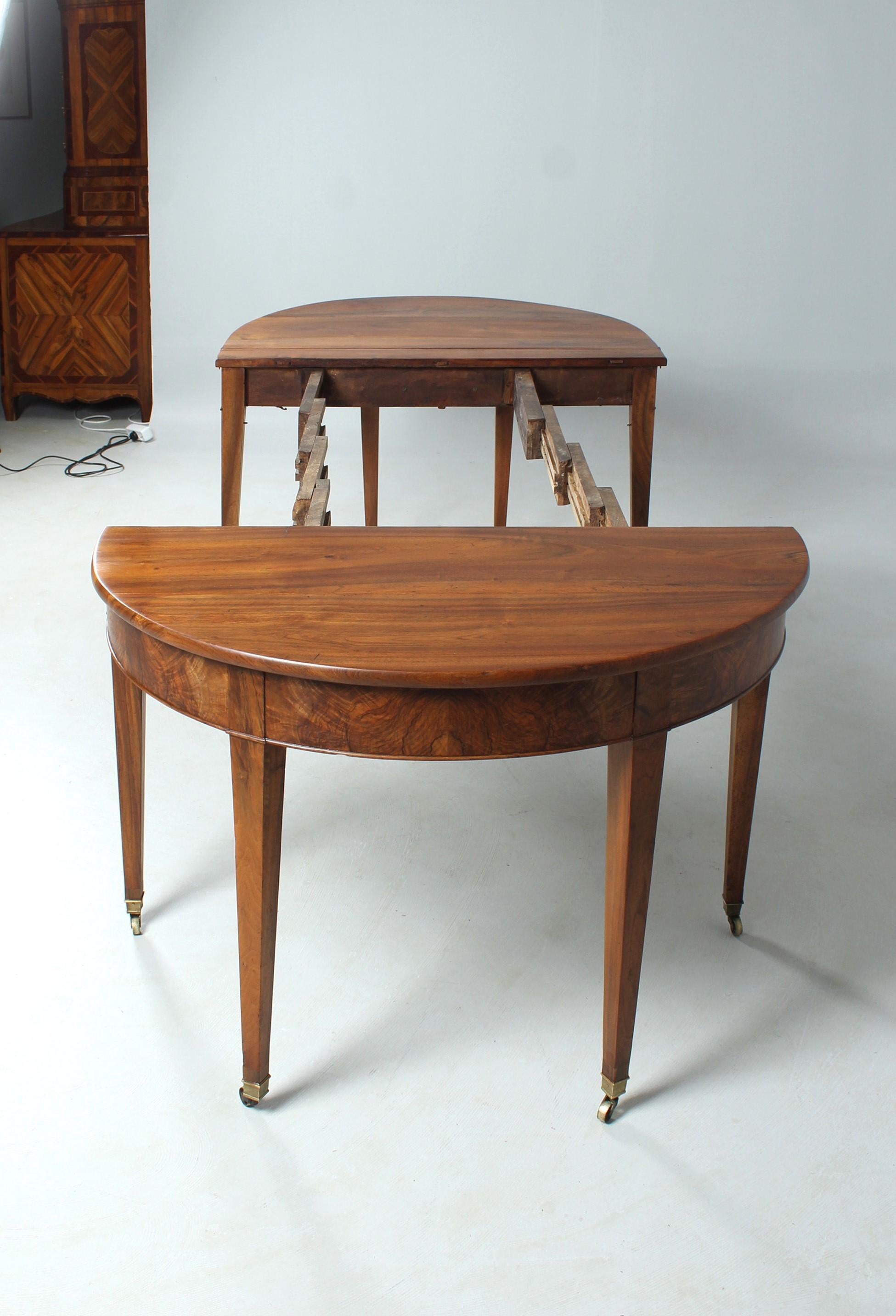 Early 19th Century French Extendable Dining Table, Demi Lune, Walnut For Sale 5