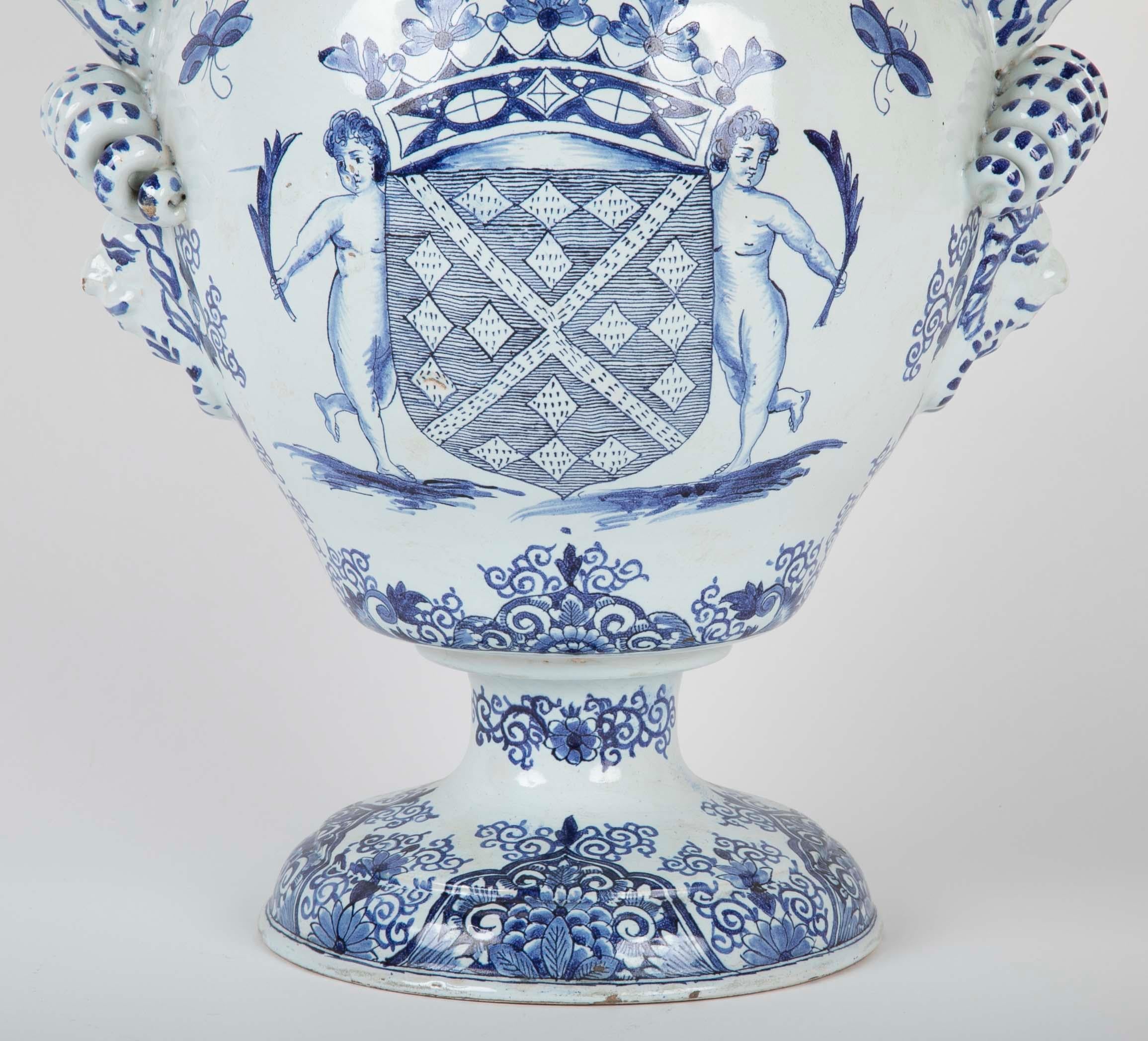 Coloniale olandese Vaso con coperchio in faience francese dell'inizio del XIX secolo in vendita