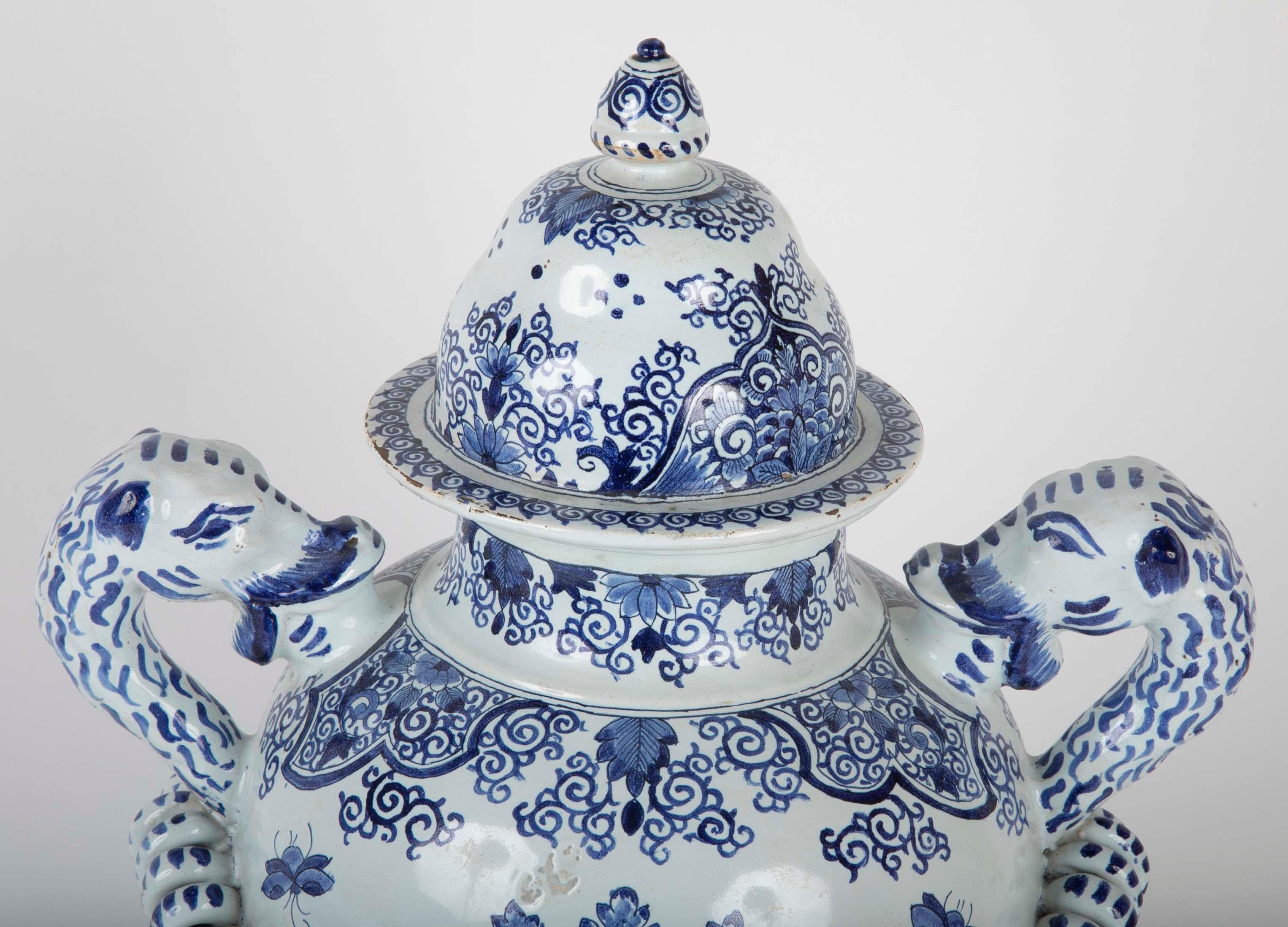 Early 19th Century French Faience Lidded Jar In Good Condition For Sale In Stamford, CT