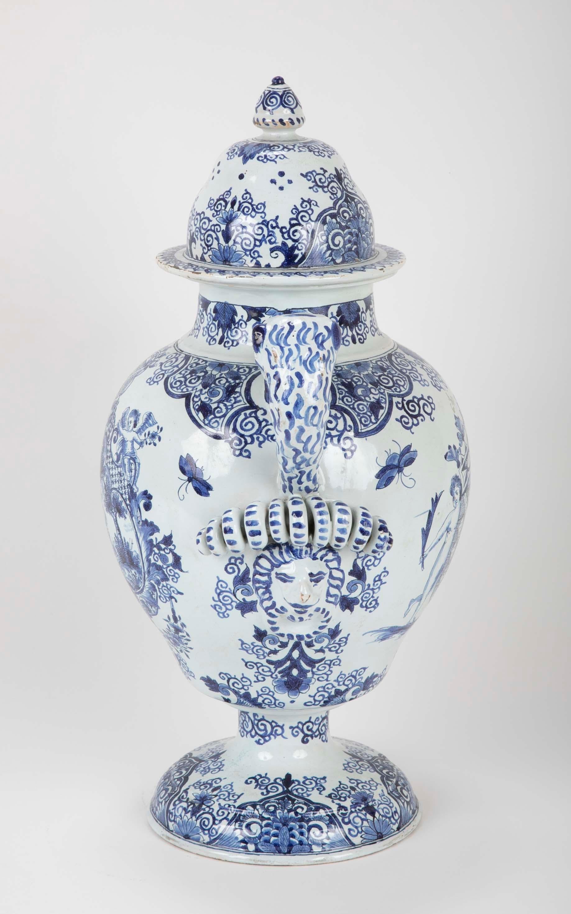 Vaso con coperchio in faience francese dell'inizio del XIX secolo in vendita 3