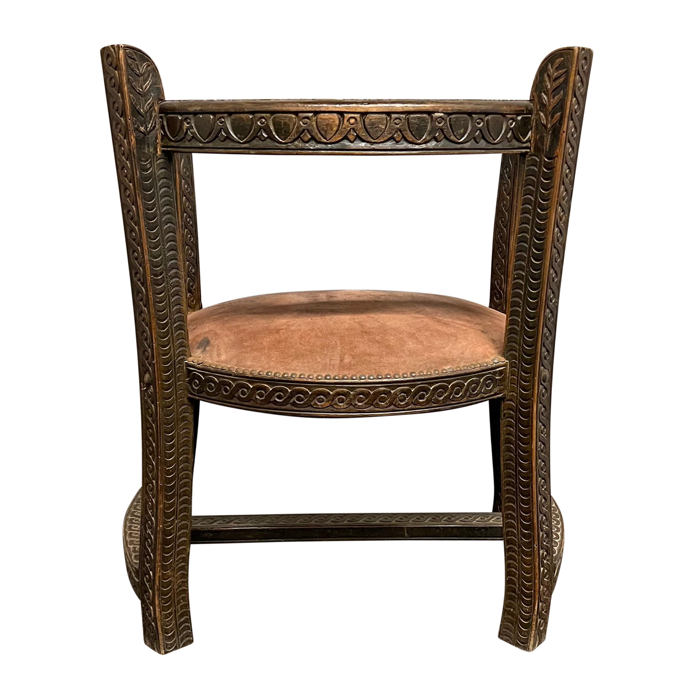 Noyer Fauteuil à dossier en tonneau d'art populaire français du début du 19e siècle en vente