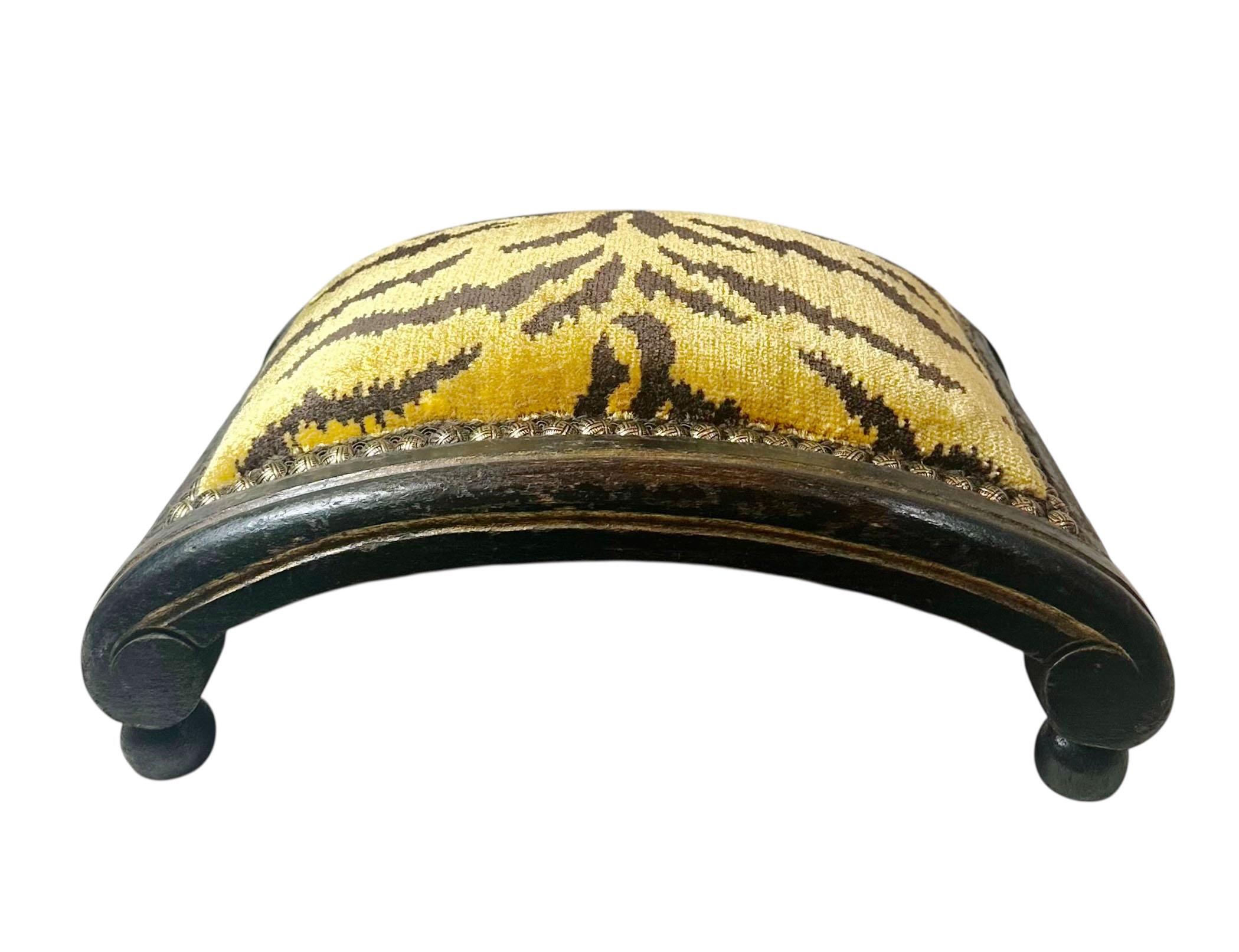 Poggiapiedi francese di inizio Ottocento in Scalamandre In condizioni buone in vendita a Tampa, FL