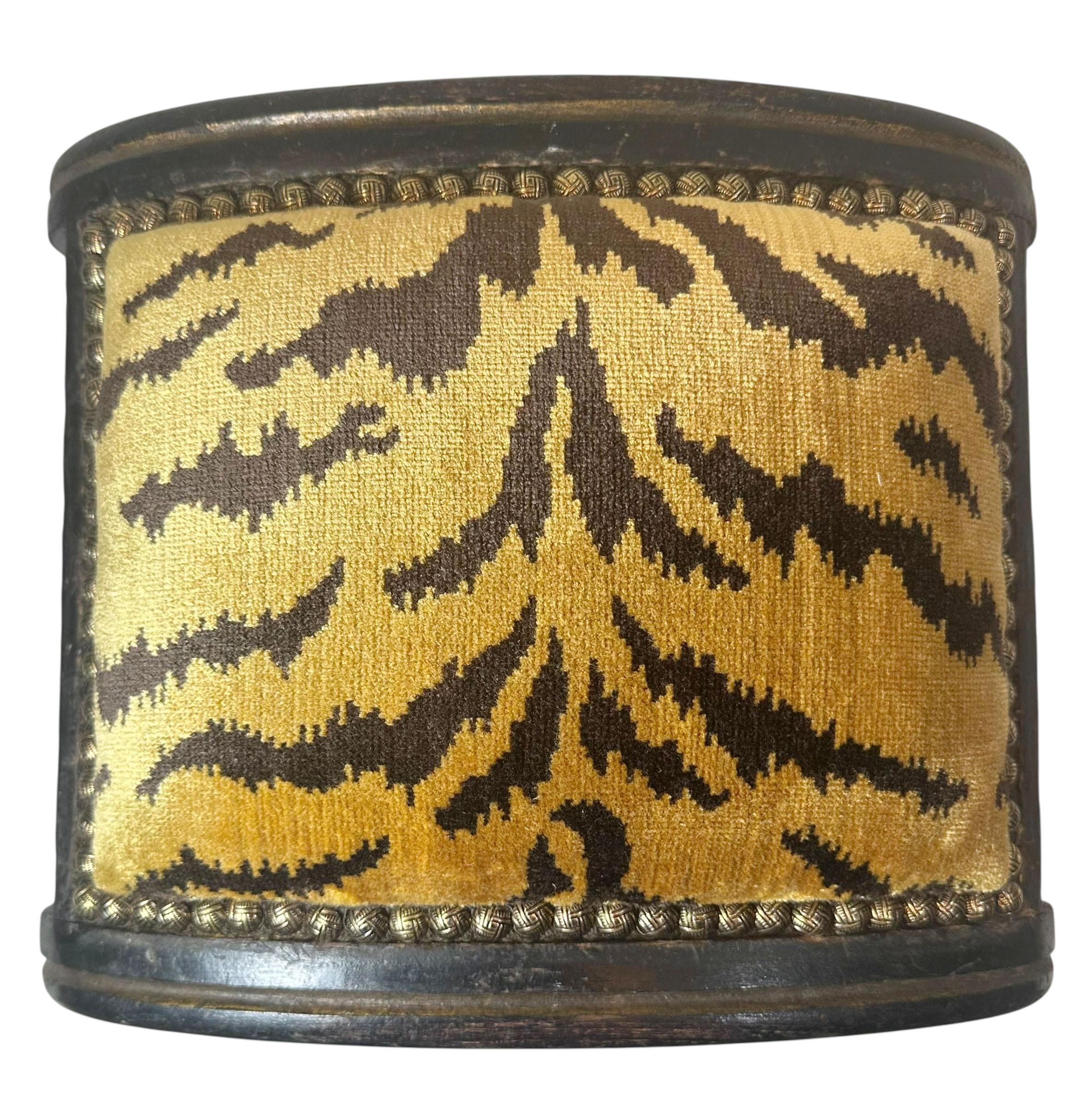 XIX secolo Poggiapiedi francese di inizio Ottocento in Scalamandre in vendita