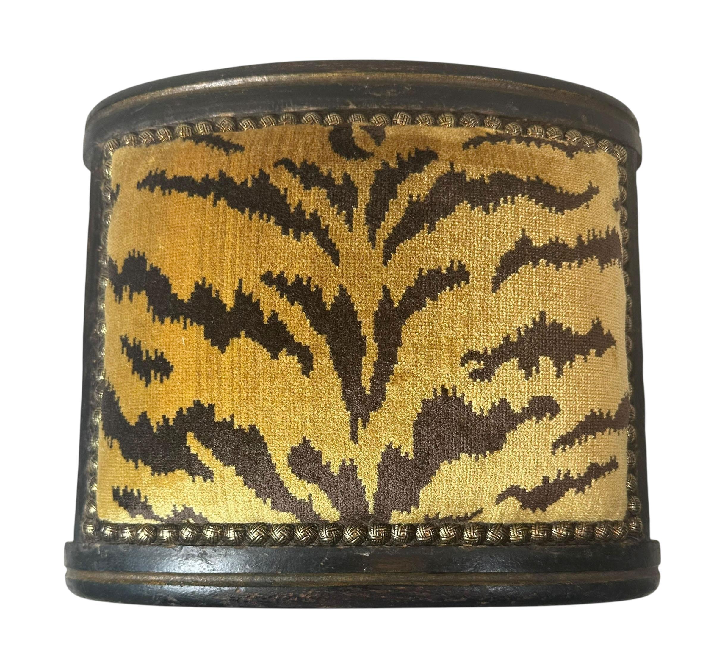 Poggiapiedi francese di inizio Ottocento in Scalamandre in vendita 1