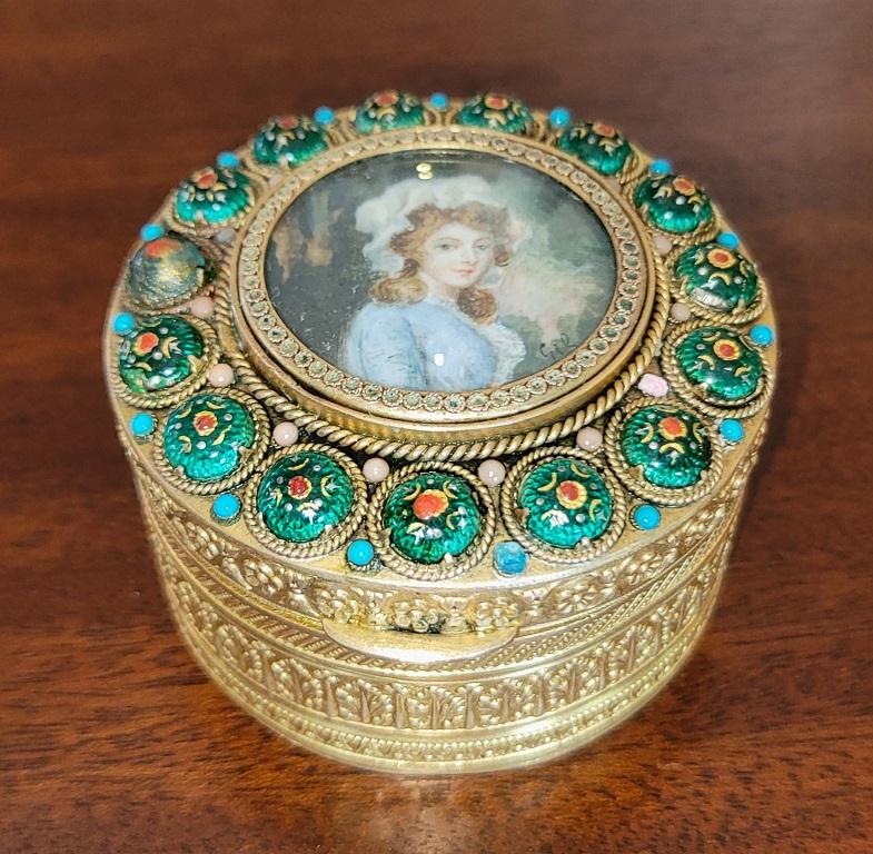 Boîte en or française du début du 19e siècle avec émail et portrait miniature en vente 3