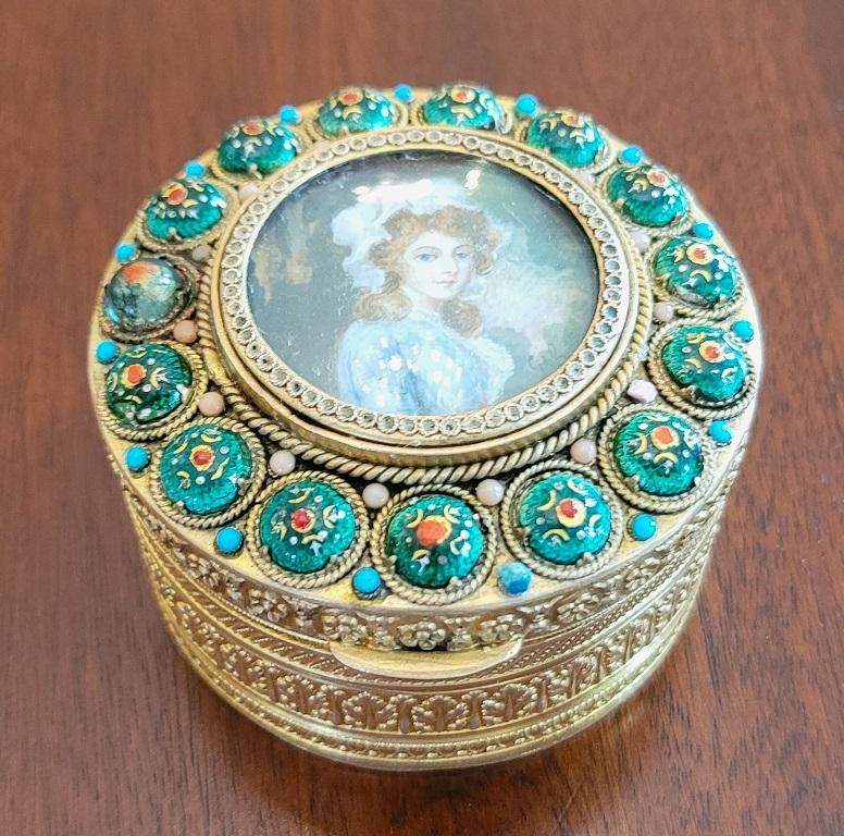 Boîte en or française du début du 19e siècle avec émail et portrait miniature en vente 4