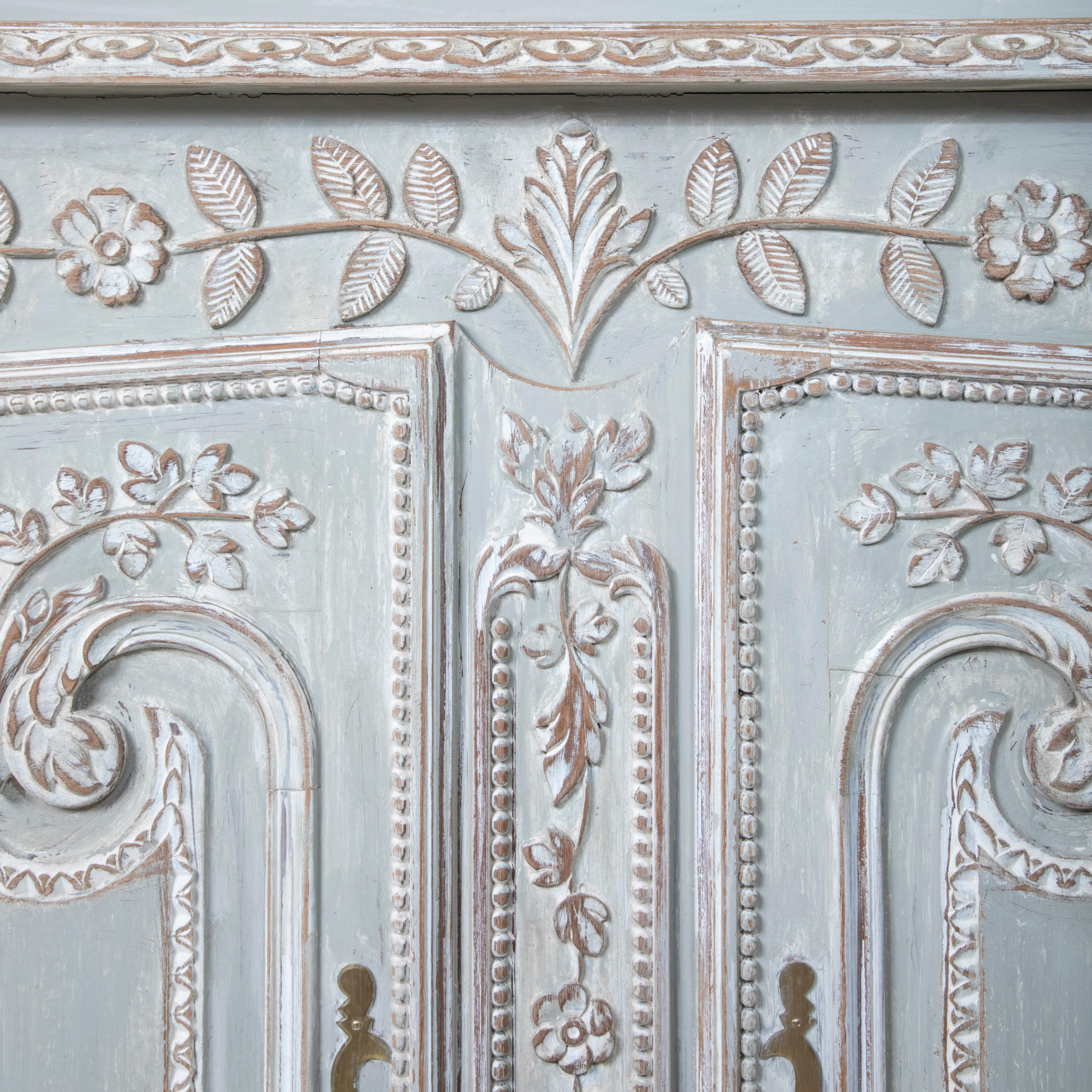 Vaisselier ou Buffet Deux Corps du début du 19ème siècle, peint à la main et sculpté. en vente 3