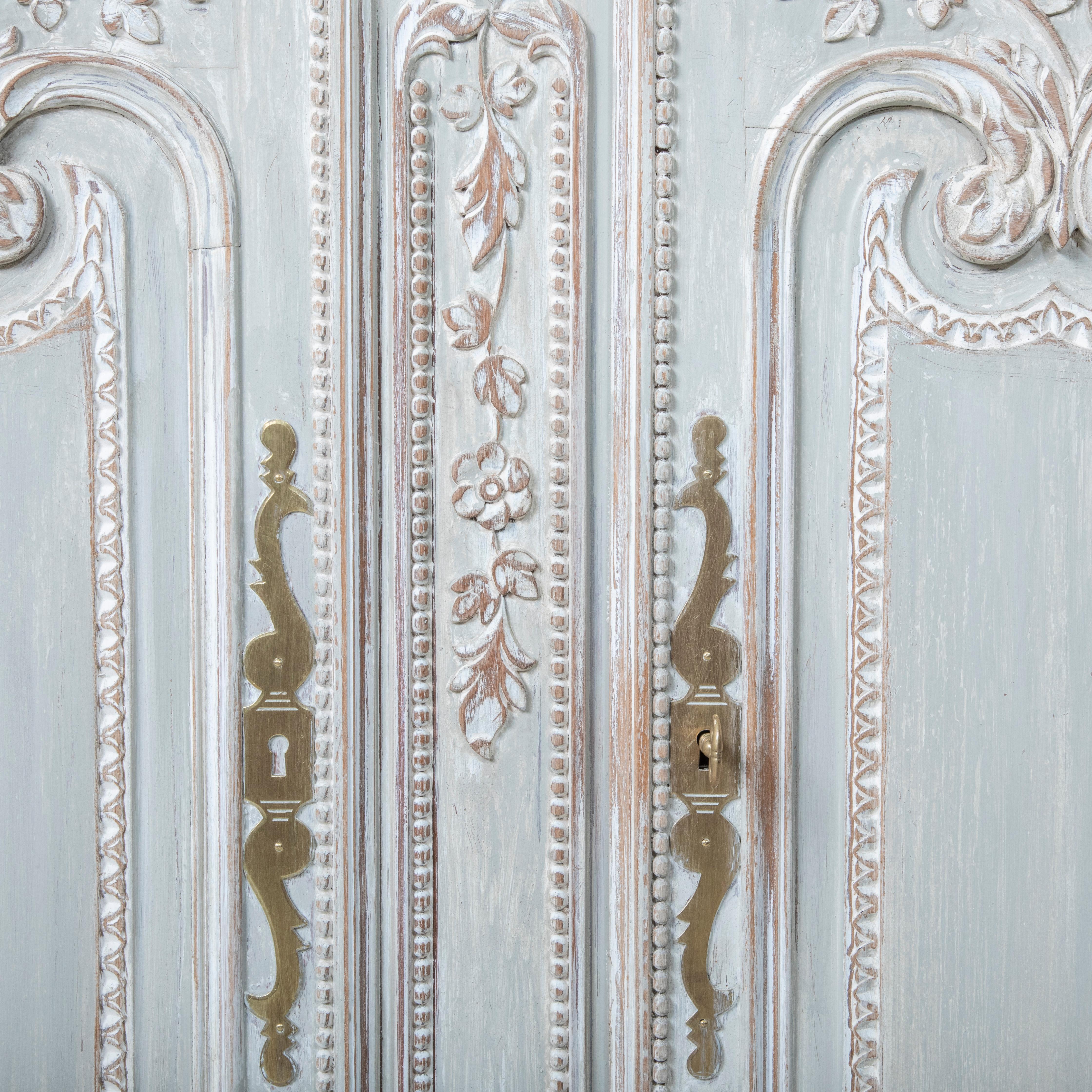 Vaisselier ou Buffet Deux Corps du début du 19ème siècle, peint à la main et sculpté. en vente 4