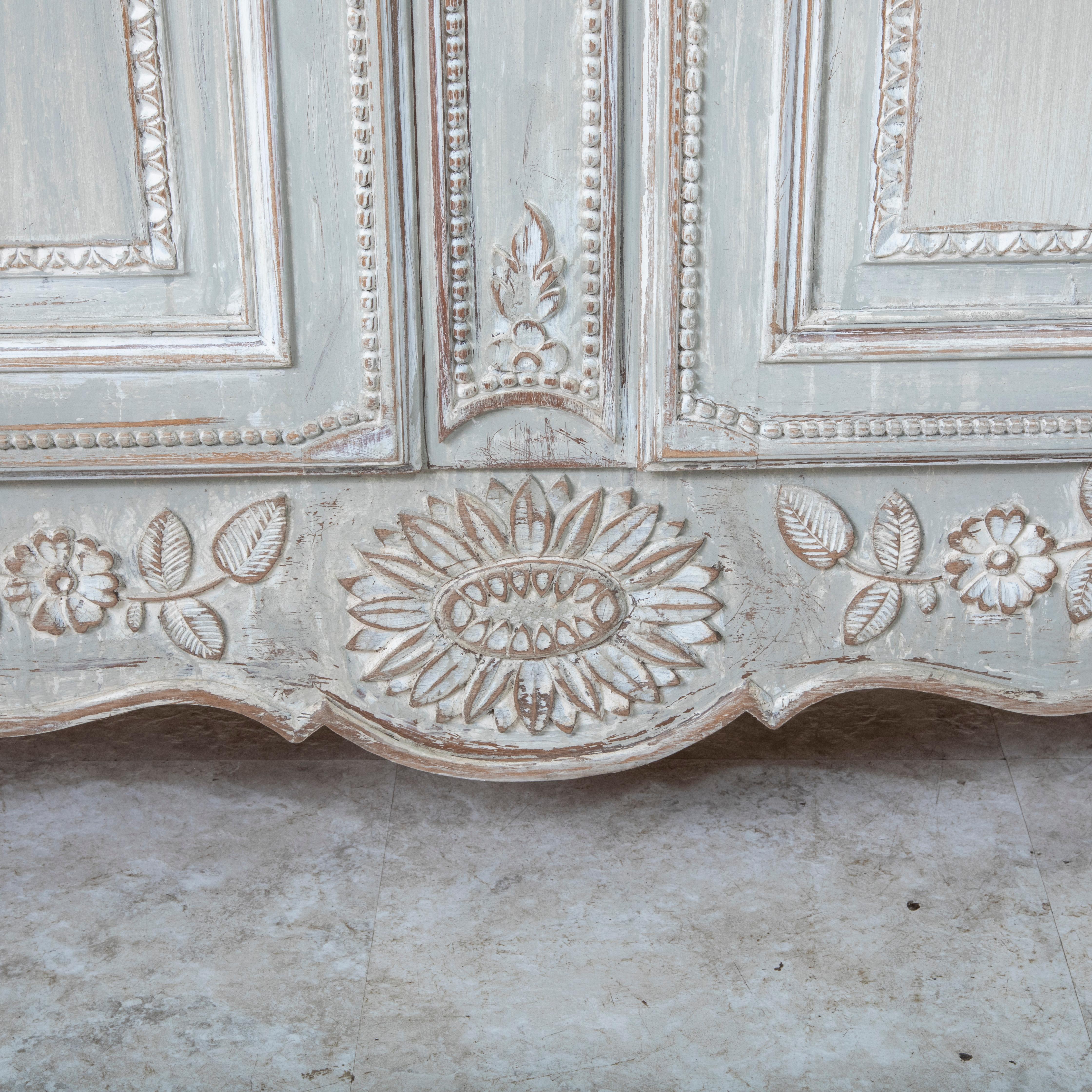 Vaisselier ou Buffet Deux Corps du début du 19ème siècle, peint à la main et sculpté. en vente 5