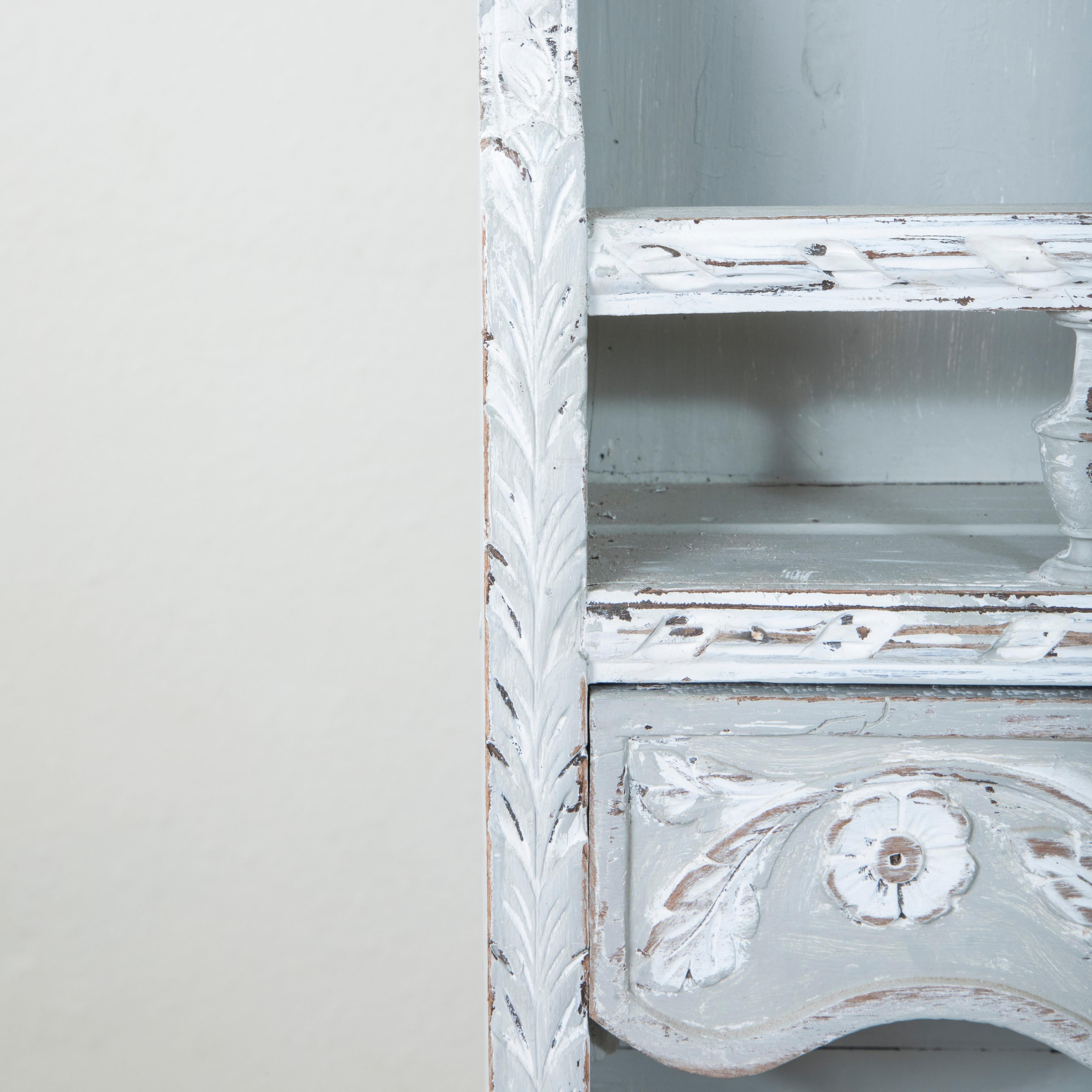 Vaisselier ou Buffet Deux Corps du début du 19ème siècle, peint à la main et sculpté. en vente 1