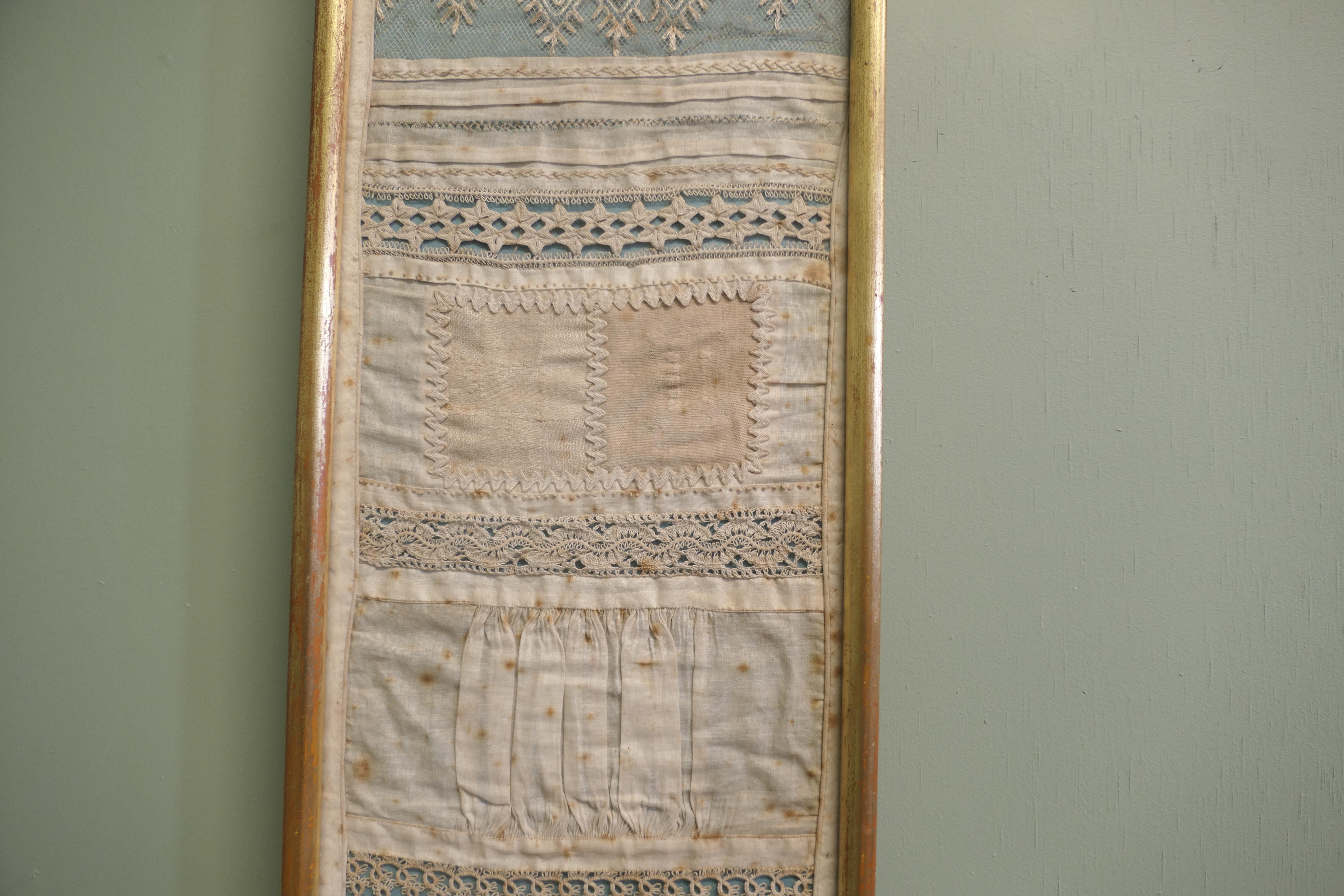 Sampler en dentelle française du début du 19e siècle  Un échantillonnage au vrai sens du terme État moyen - En vente à Godshill, Isle of Wight