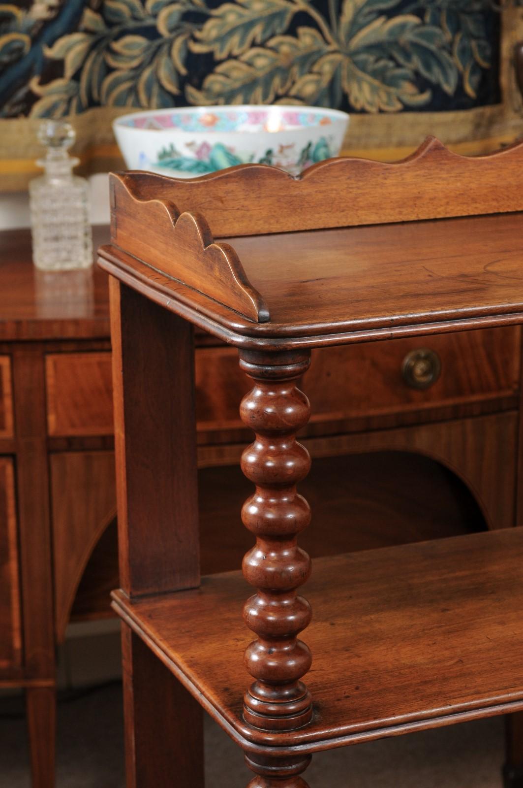 Early 19th Century French Louis Philippe Walnut 4-Tier Server  In Good Condition For Sale In Atlanta, GA